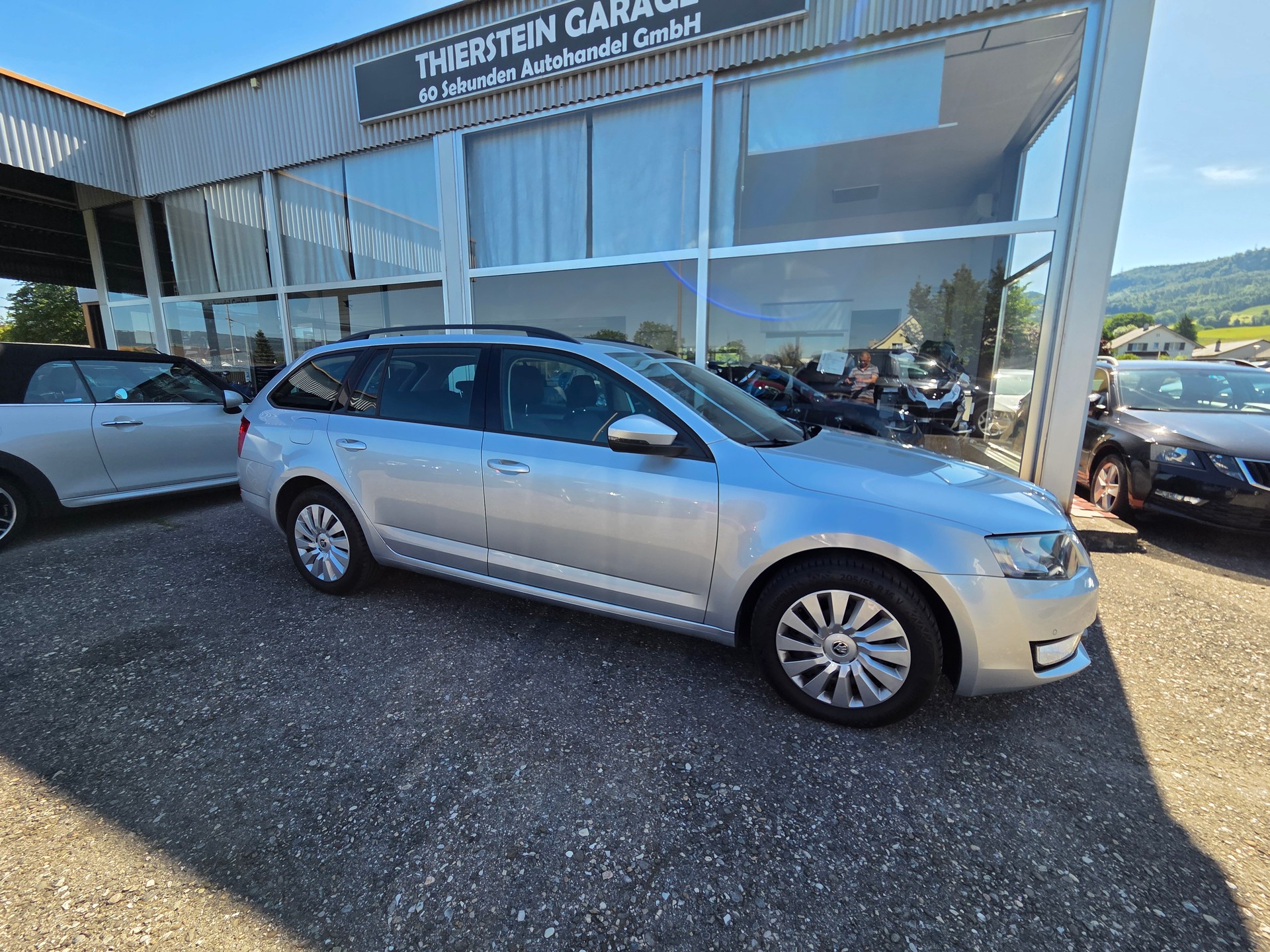 SKODA Octavia Combi 1.6 TDI Ambition 4x4-image-0