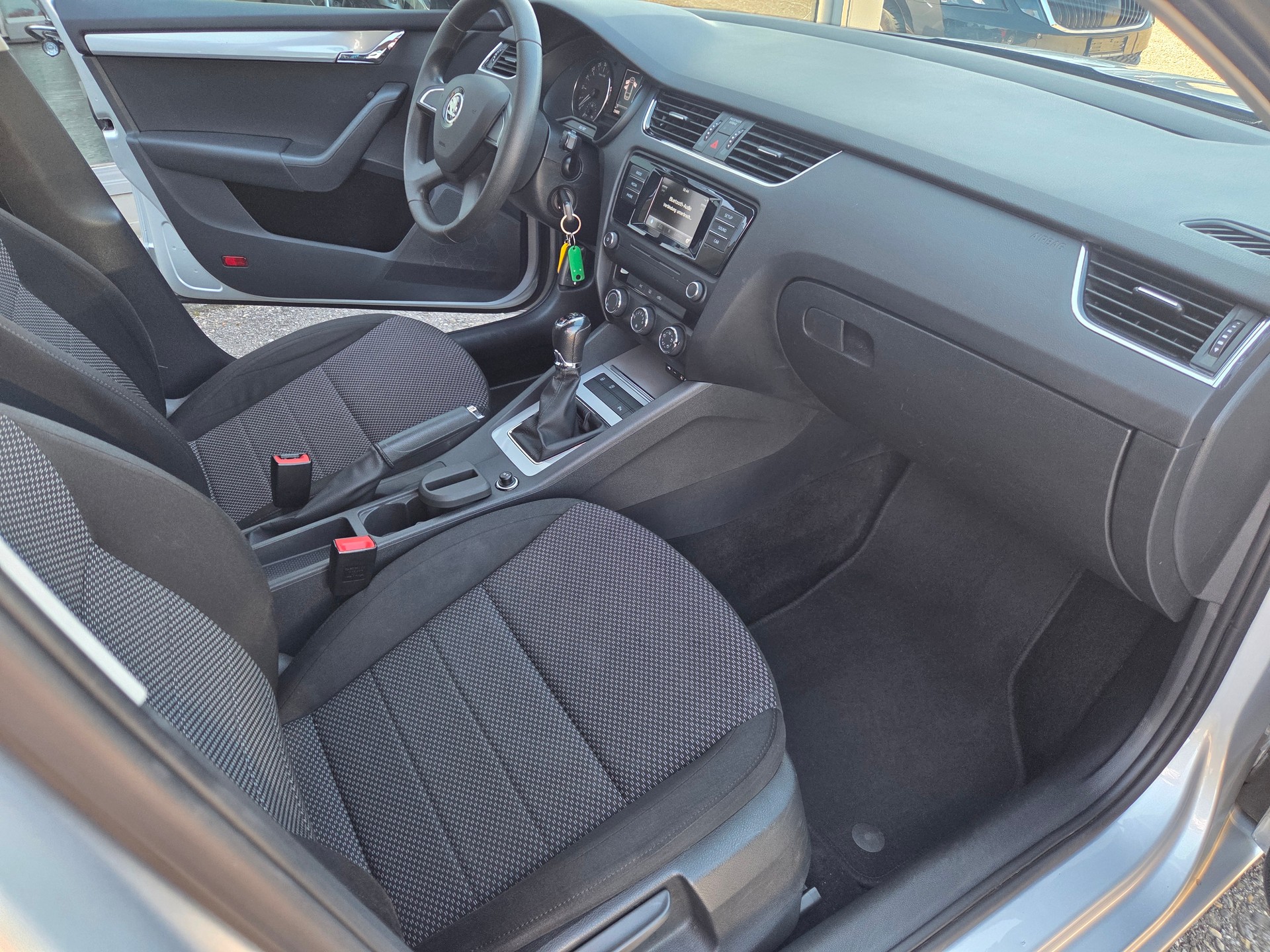 SKODA Octavia Combi 1.6 TDI Ambition 4x4-image-13