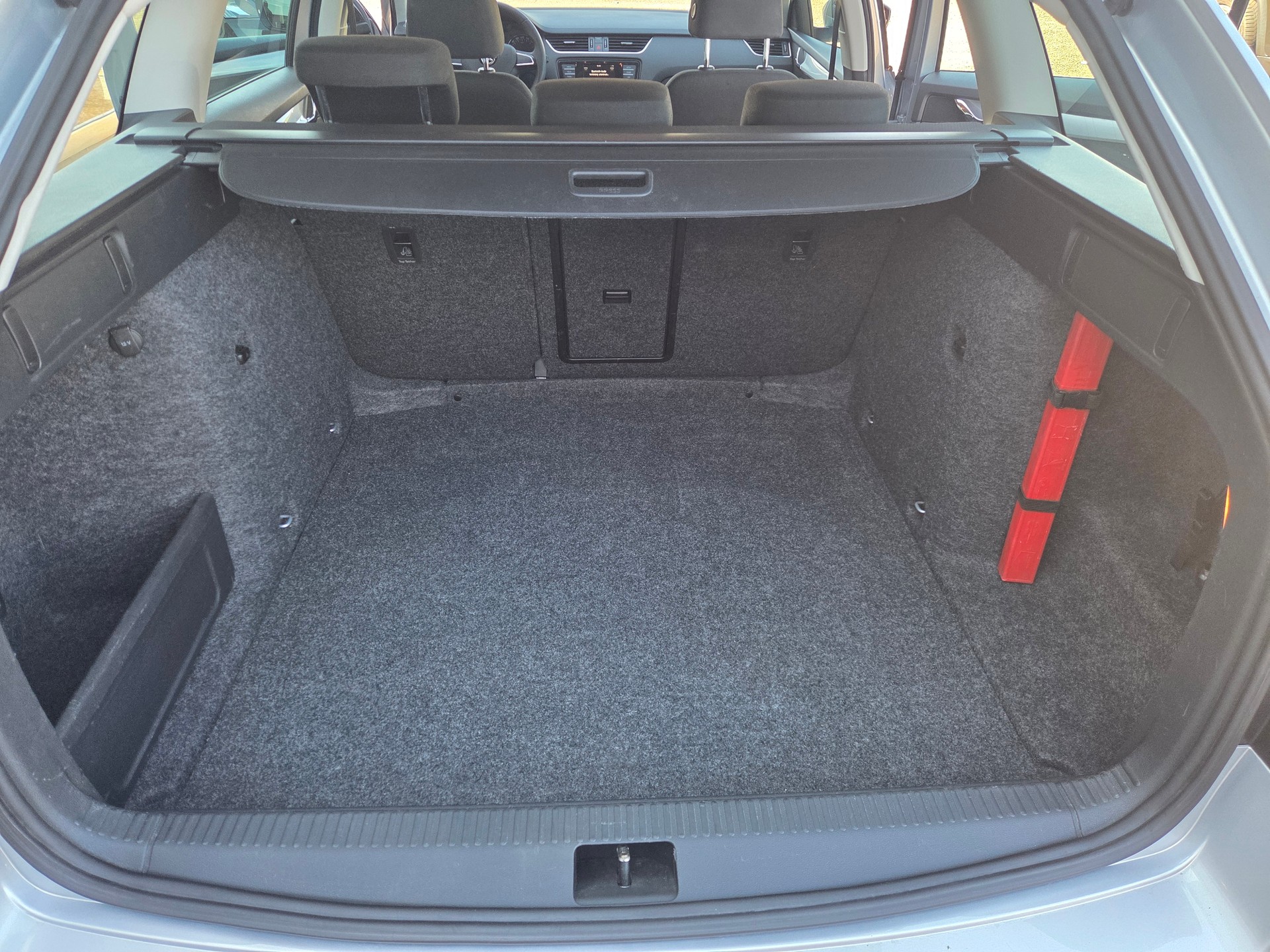 SKODA Octavia Combi 1.6 TDI Ambition 4x4-image-15