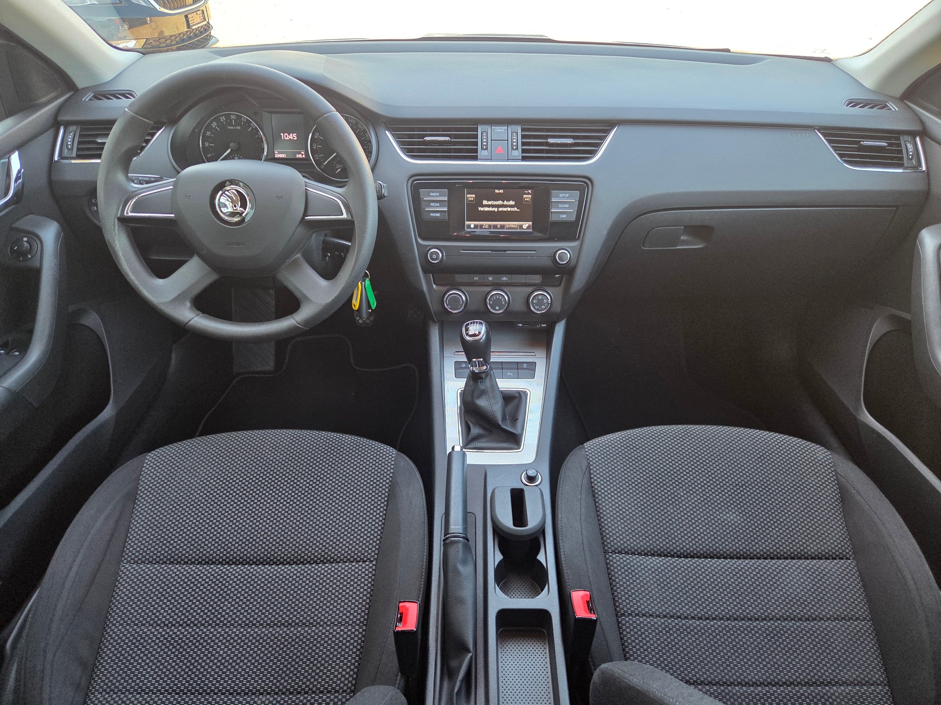 SKODA Octavia Combi 1.6 TDI Ambition 4x4-image-16