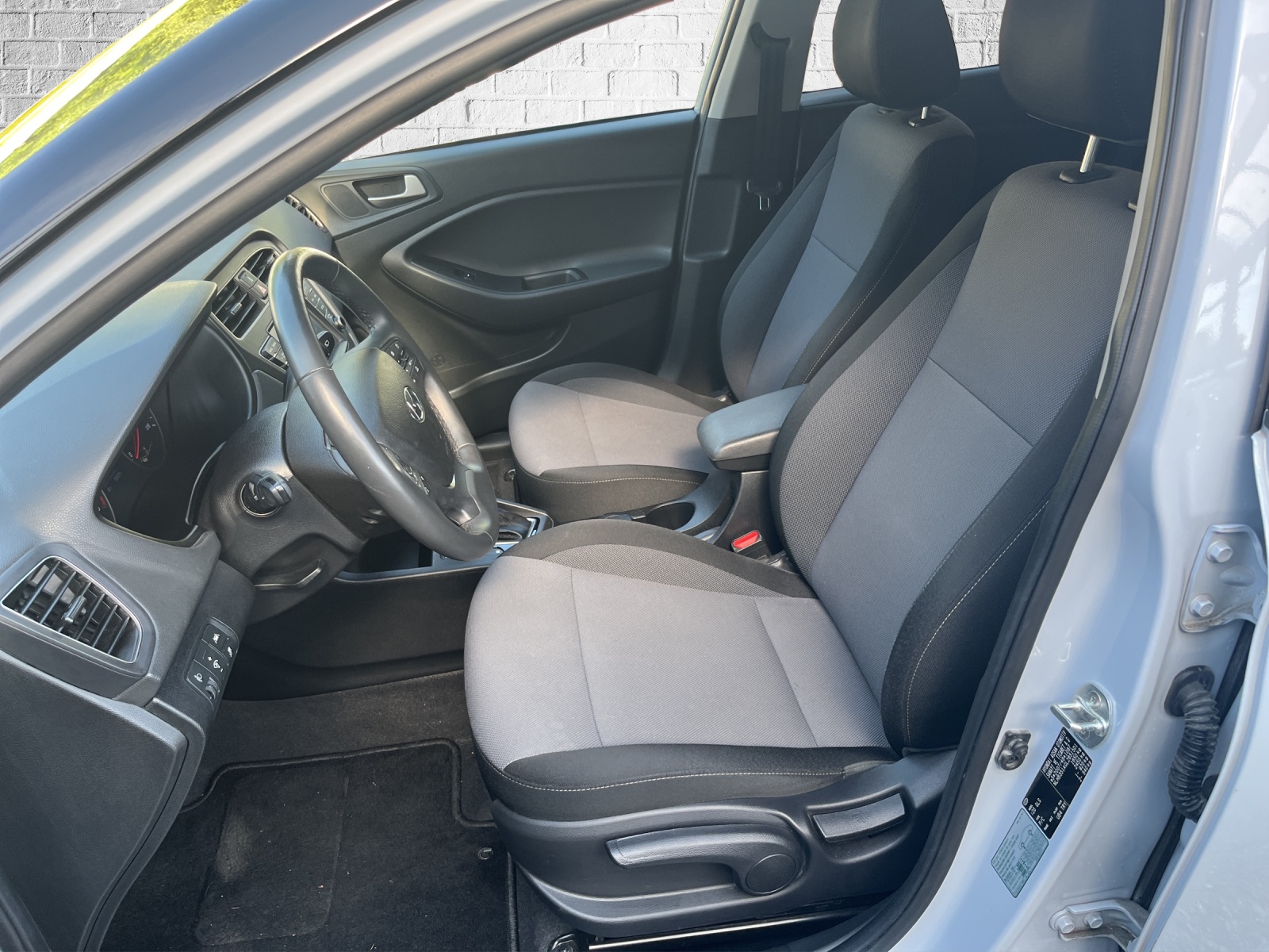 HYUNDAI i20 1.0 T-GDi Amplia DCT-image-8