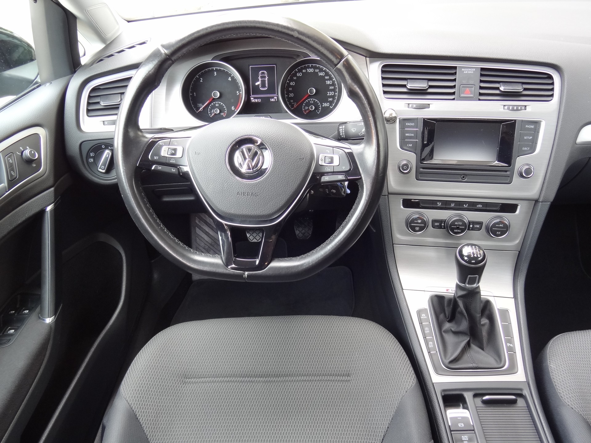 VW Golf 1.6 TDI Comfortline 4Motion-image-12