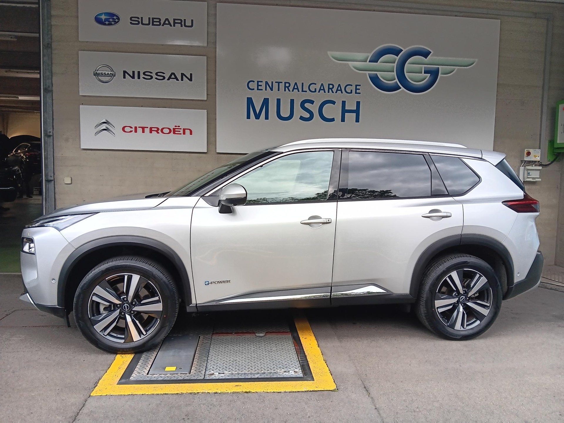NISSAN X-Trail 1.5 VC-T e-Power 4WD 7 Sitze Tekna-showroom-element-2