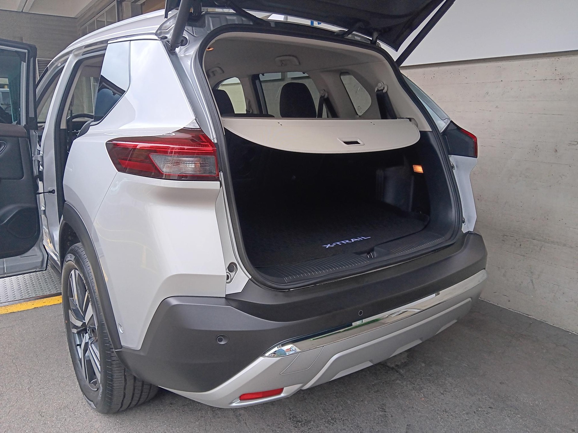 NISSAN X-Trail 1.5 VC-T e-Power 4WD 7 Sitze Tekna-image-4