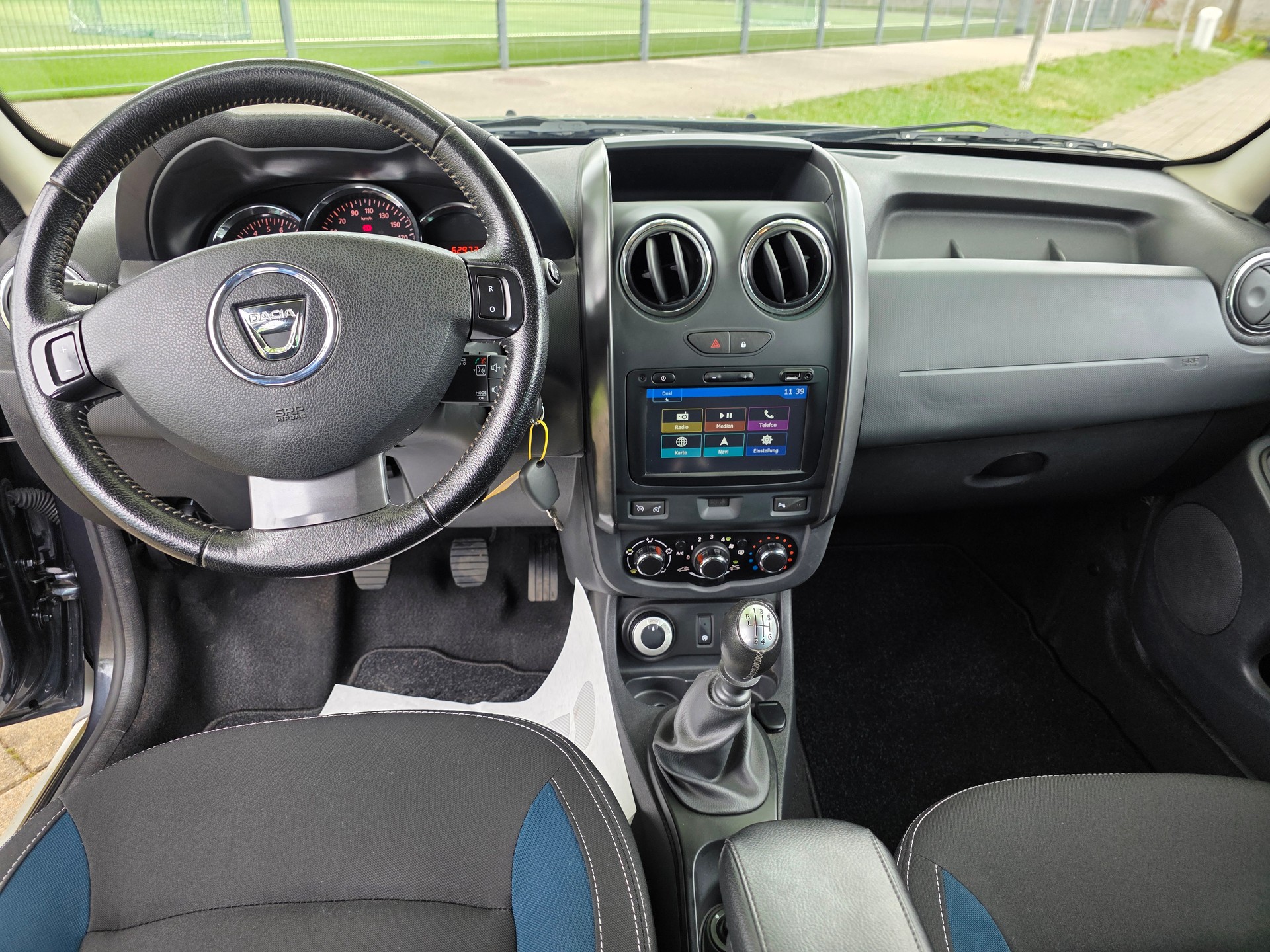 DACIA Duster 1.5 dCi Celebration 4x4-image-10