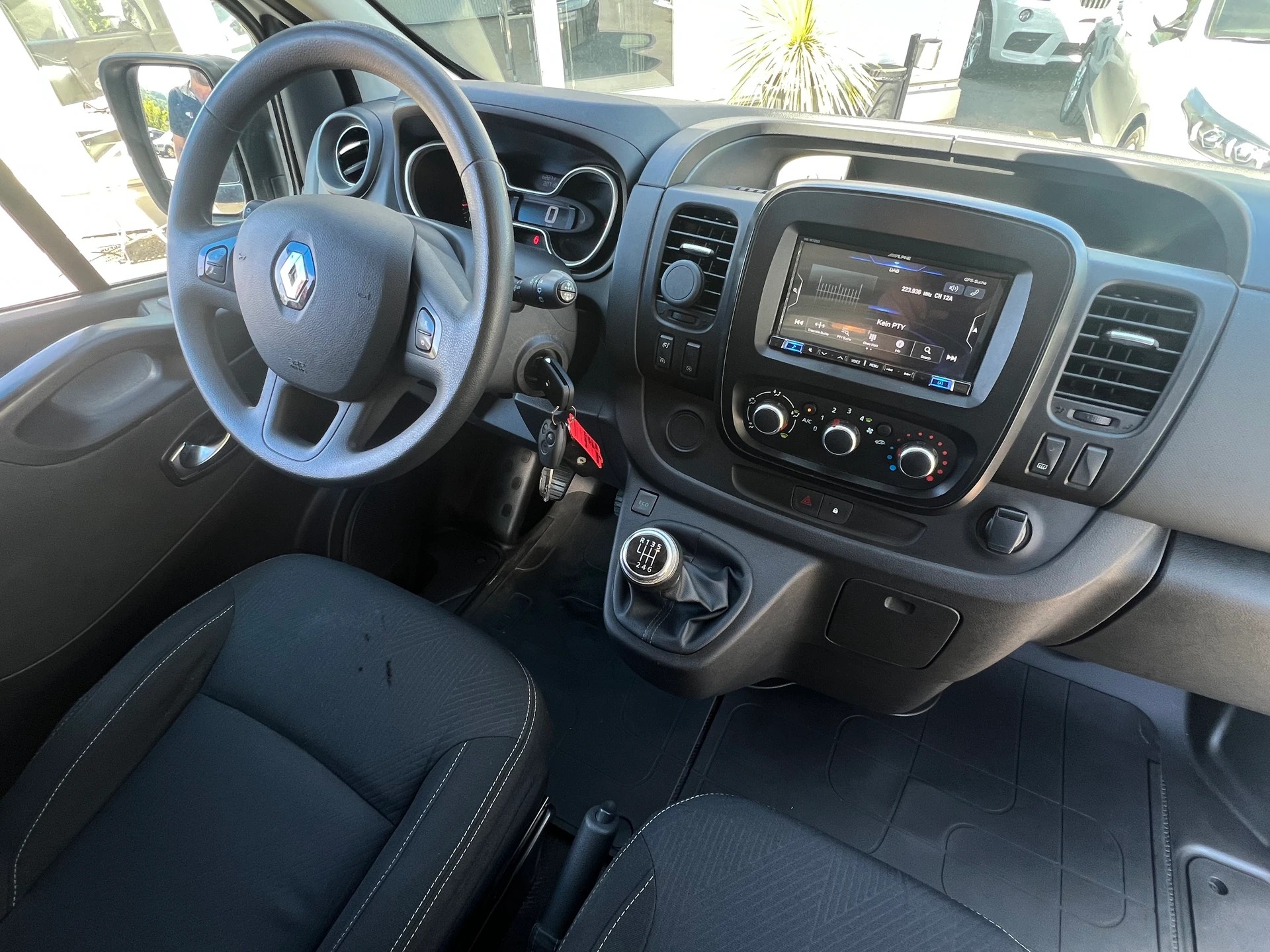 RENAULT Trafic 2.0 dCi 120 3.0t Business L1H1 * CH-Fahrzeug * Ab MFK * Klima * Rückfahrkamera *-image-14