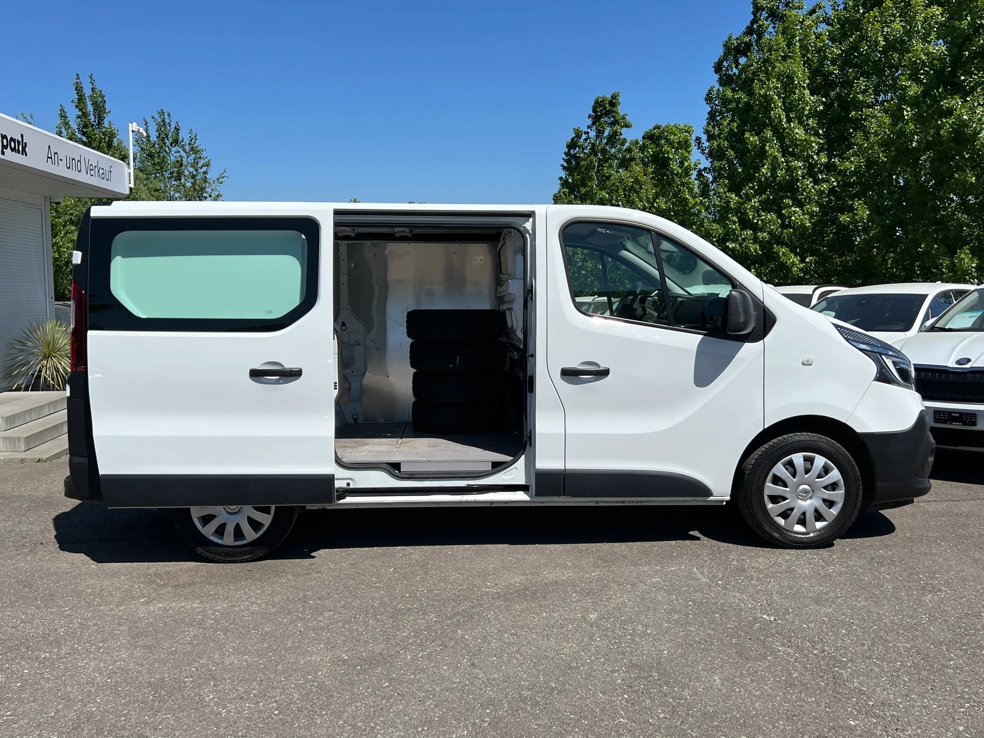 RENAULT Trafic 2.0 dCi 120 3.0t Business L1H1 * CH-Fahrzeug * Ab MFK * Klima * Rückfahrkamera *-image-4