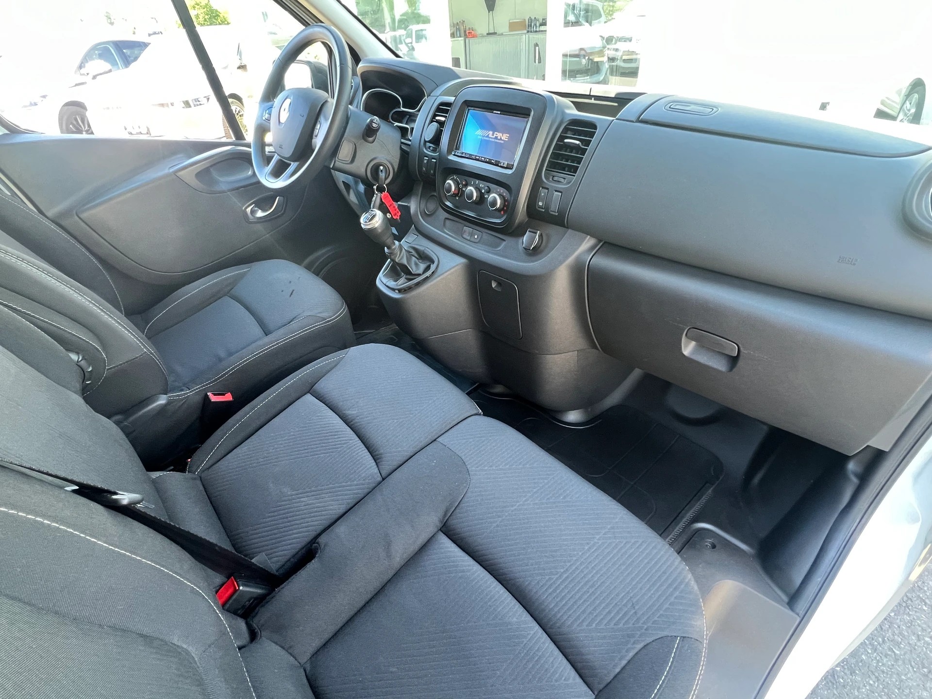 RENAULT Trafic 2.0 dCi 120 3.0t Business L1H1 * CH-Fahrzeug * Ab MFK * Klima * Rückfahrkamera *-image-13