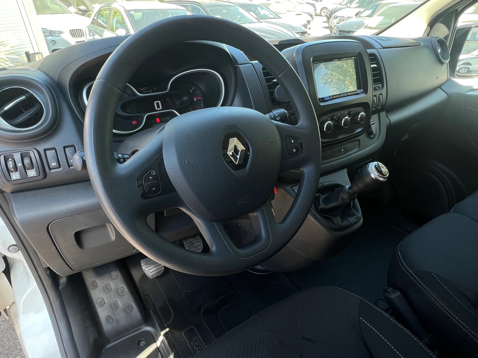 RENAULT Trafic 2.0 dCi 120 3.0t Business L1H1 * CH-Fahrzeug * Ab MFK * Klima * Rückfahrkamera *-image-15