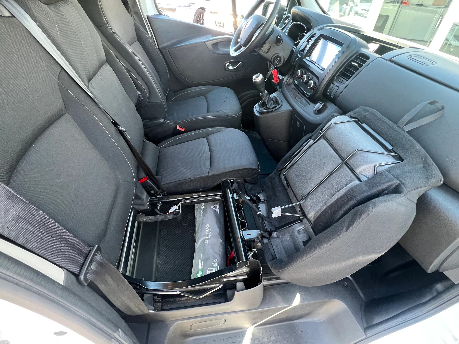 RENAULT Trafic 2.0 dCi 120 3.0t Business L1H1 * CH-Fahrzeug * Ab MFK * Klima * Rückfahrkamera *-image-11