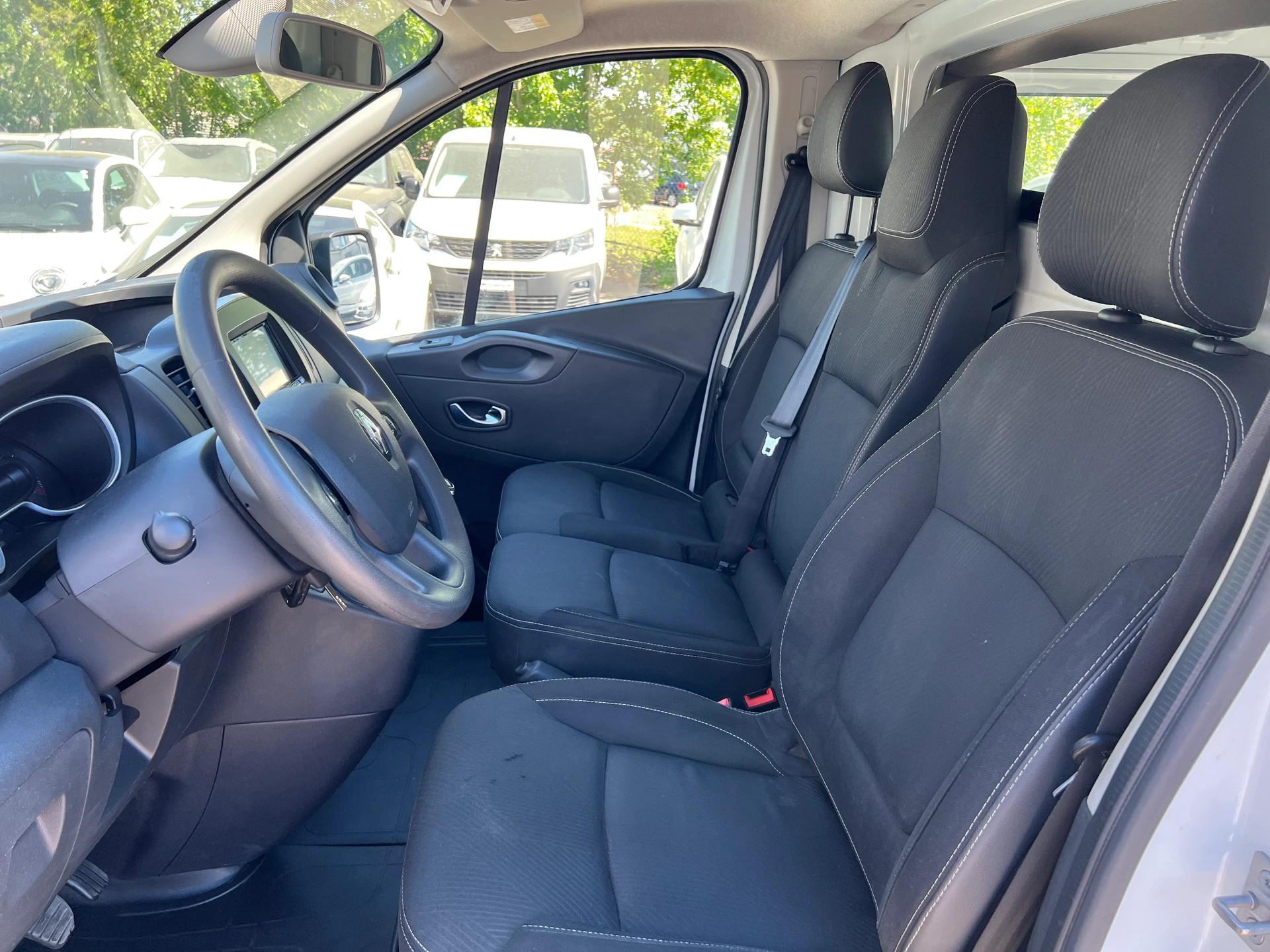 RENAULT Trafic 2.0 dCi 120 3.0t Business L1H1 * CH-Fahrzeug * Ab MFK * Klima * Rückfahrkamera *-image-9