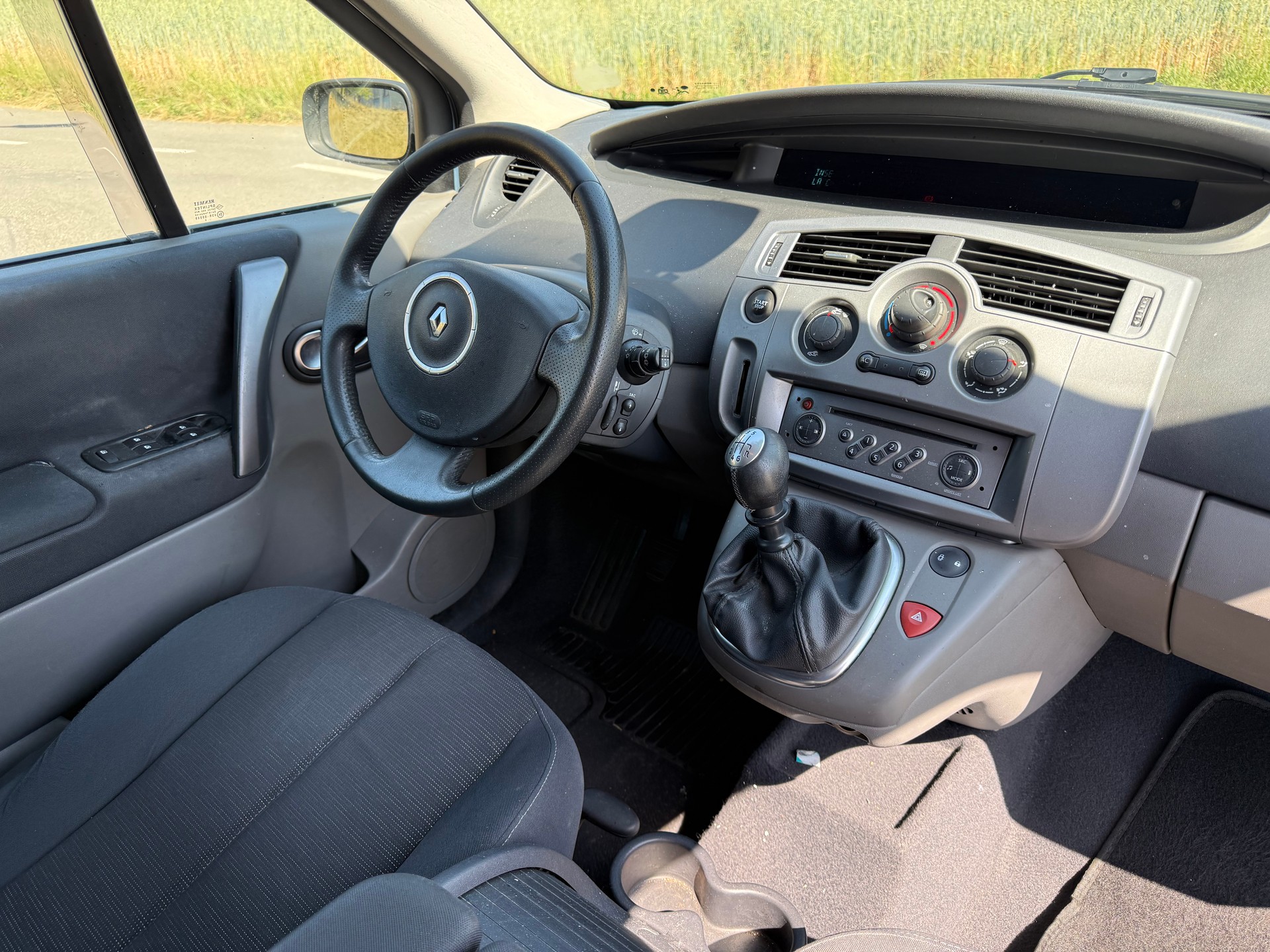 RENAULT Scénic 2.0 16V Dynamique-image-4
