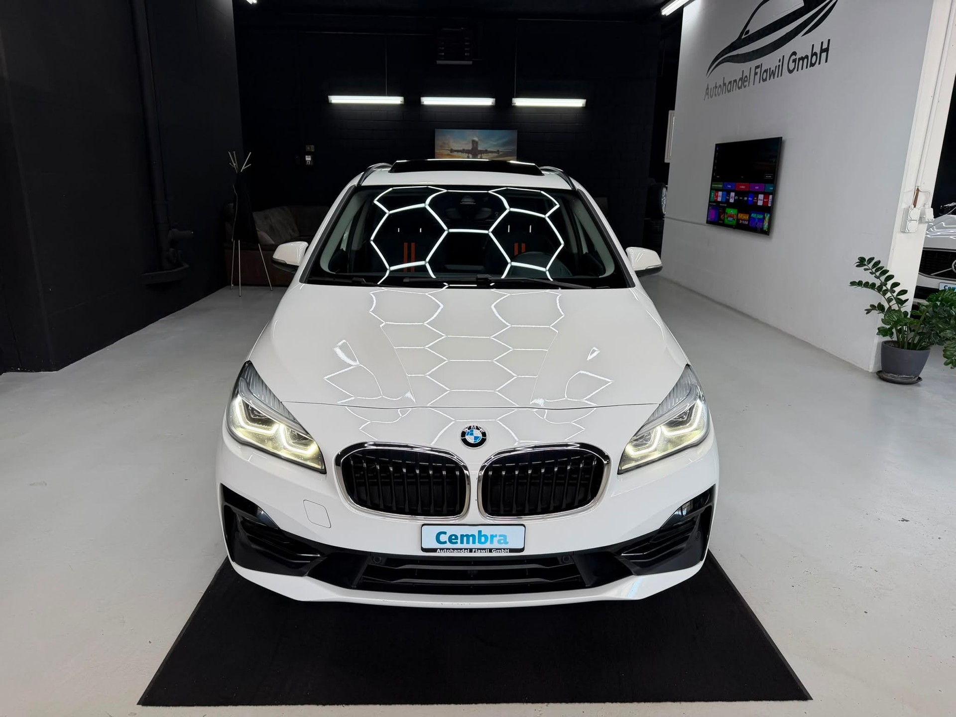 BMW 218d xDrive Active Tourer Steptronic Sport Line-showroom-element-1