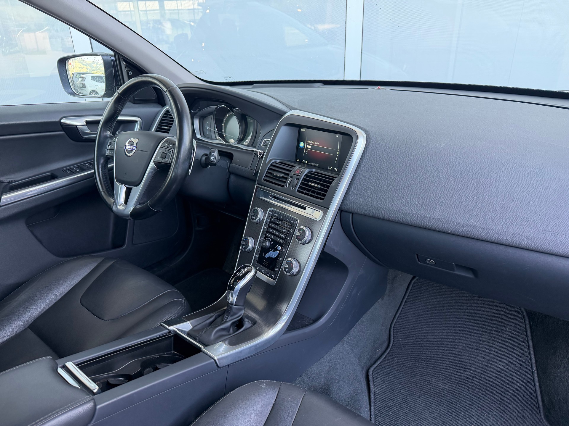 VOLVO XC60 D4 AWD Summum Geartronic-showroom-element-2