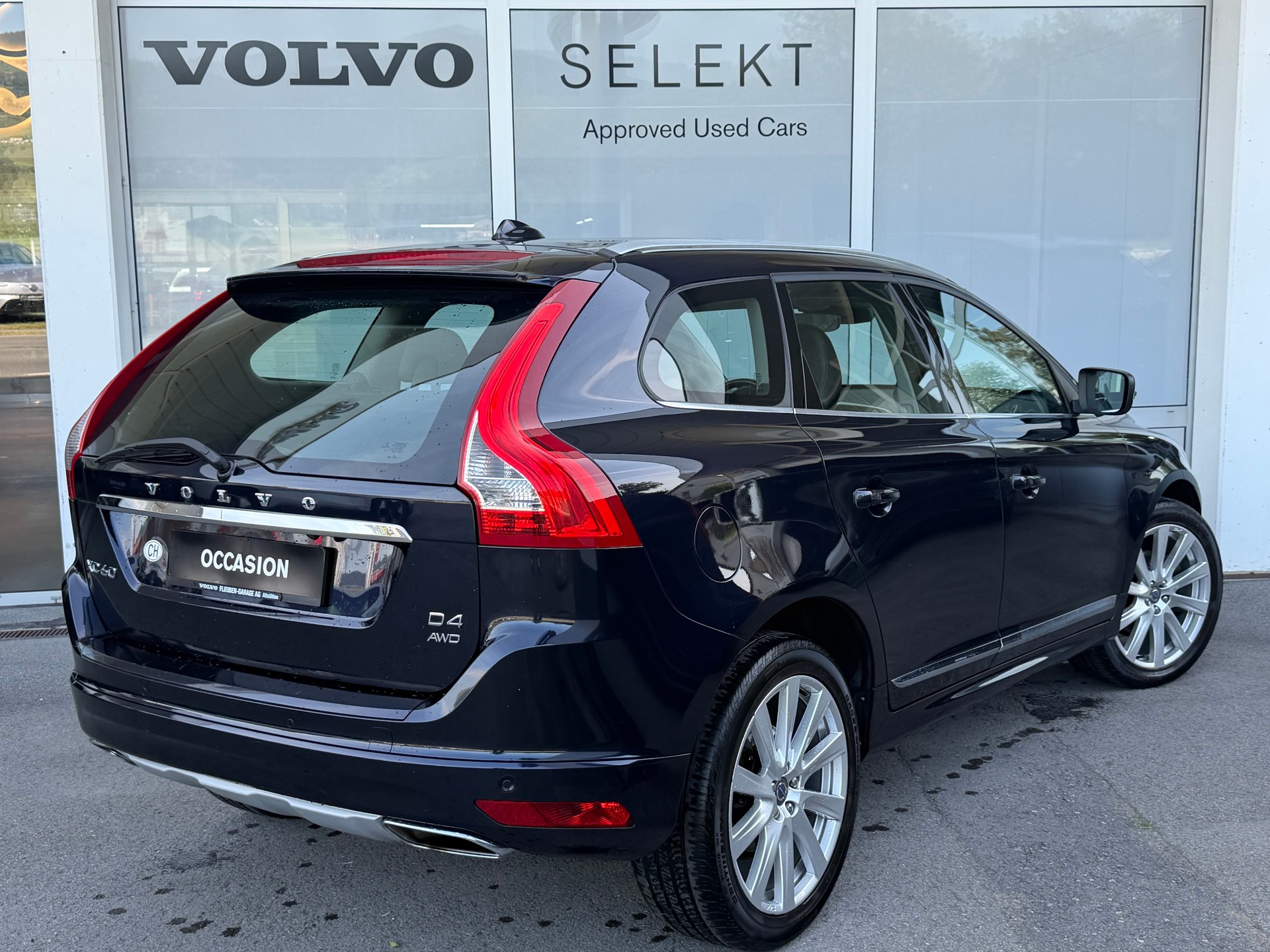 VOLVO XC60 D4 AWD Summum Geartronic-showroom-element-1