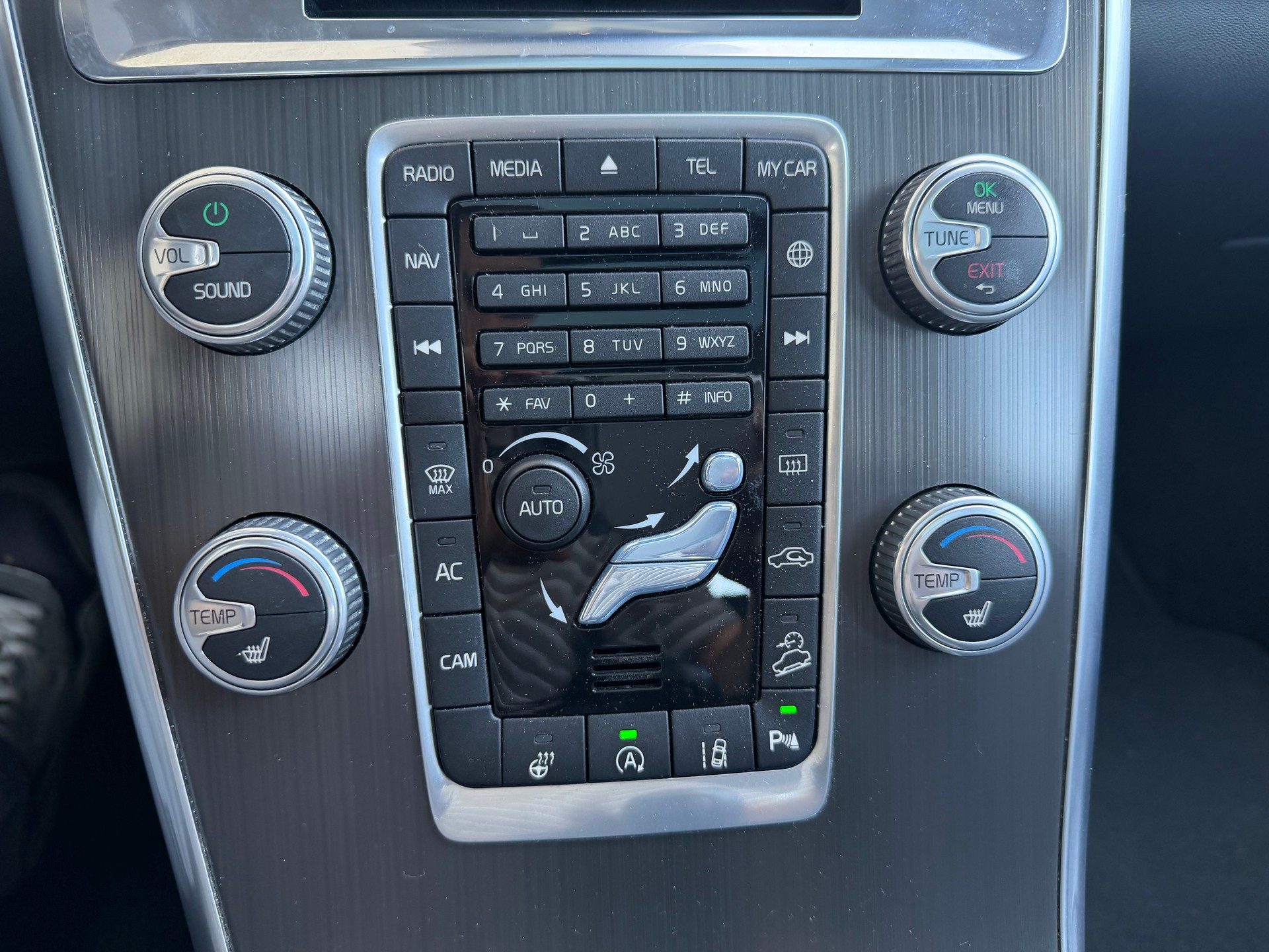 VOLVO XC60 D4 AWD Summum Geartronic-image-15