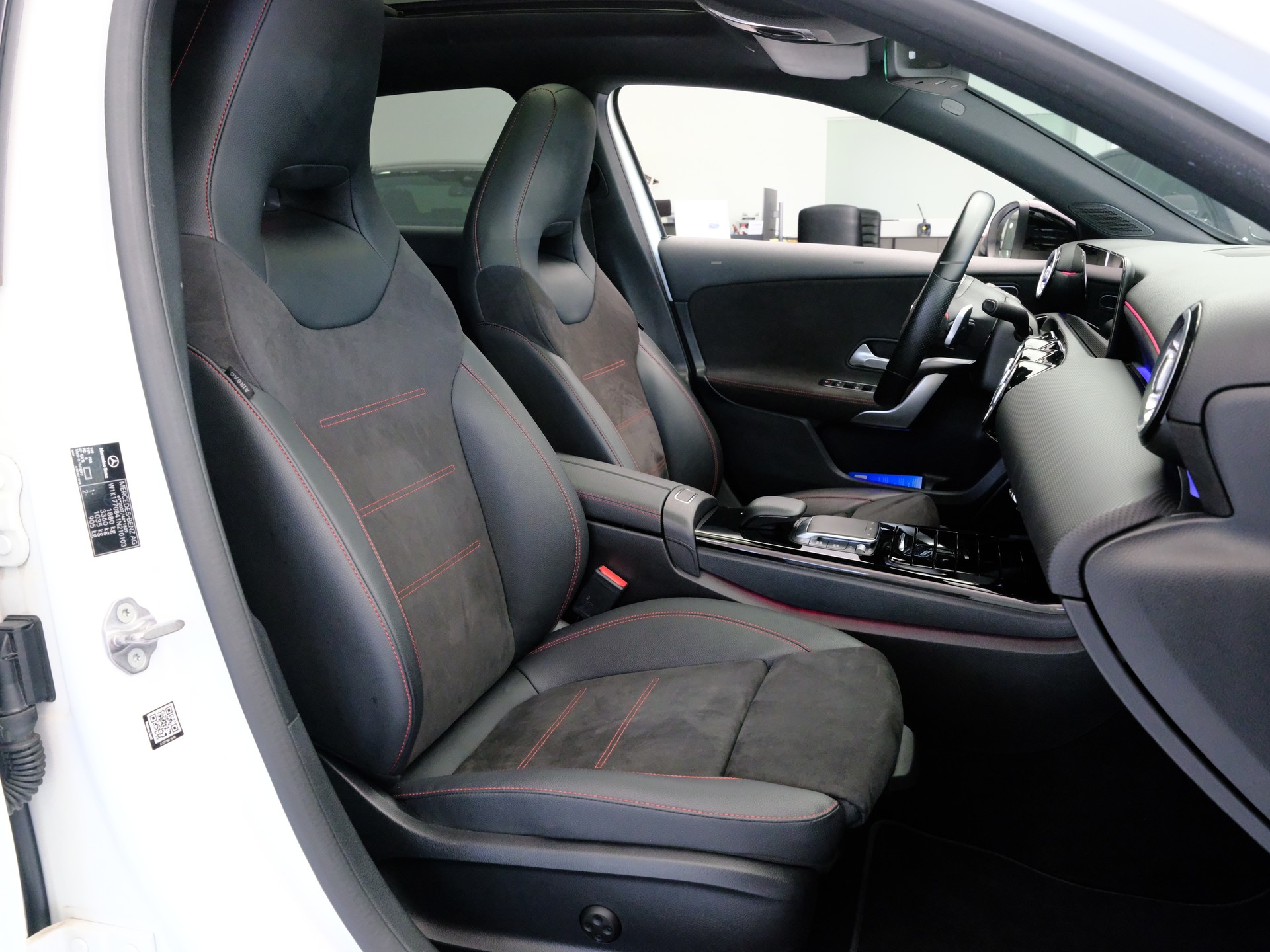 MERCEDES-BENZ A 180 AMG Line 7G-DCT-image-13