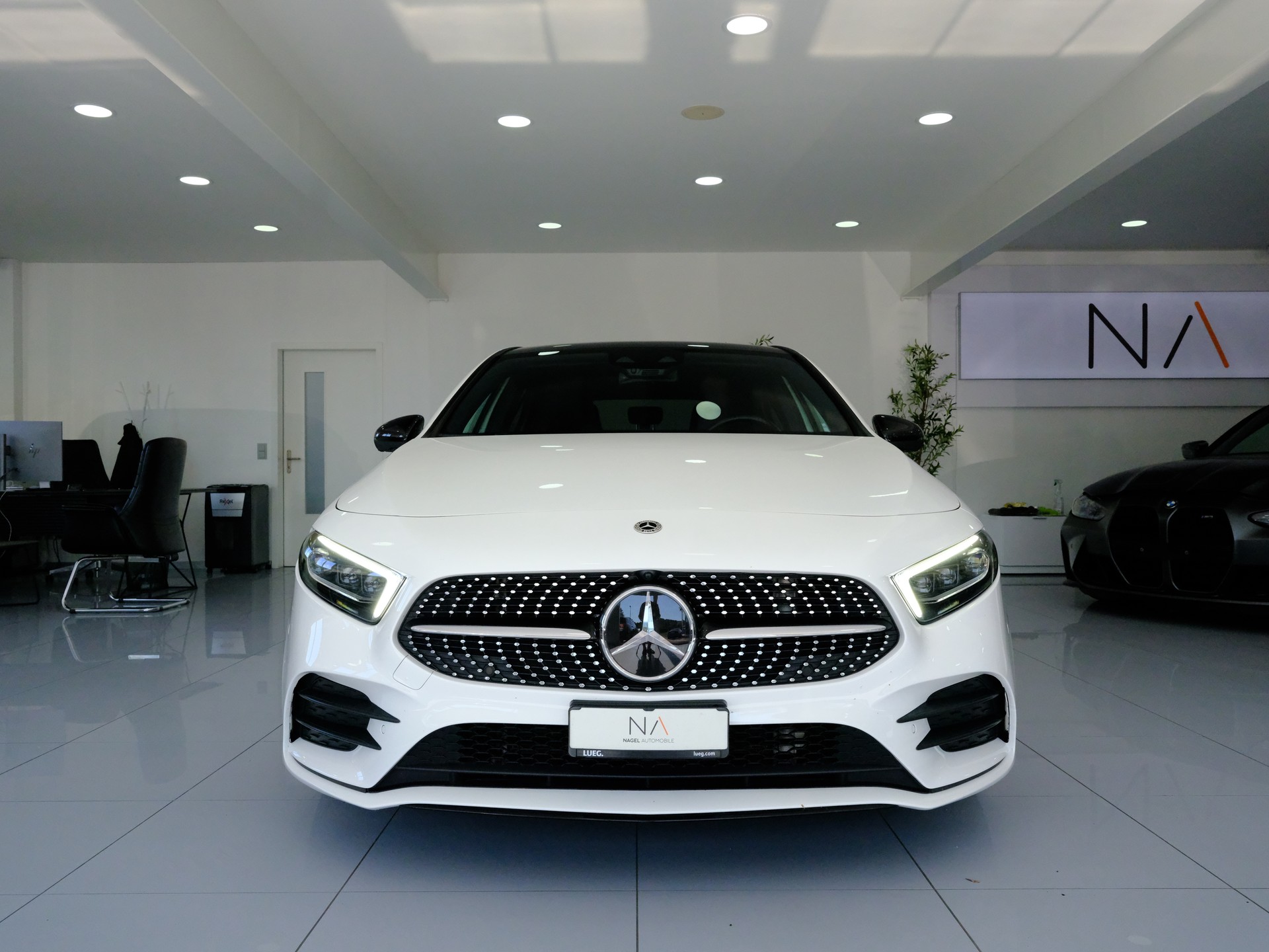 MERCEDES-BENZ A 180 AMG Line 7G-DCT-showroom-element-2