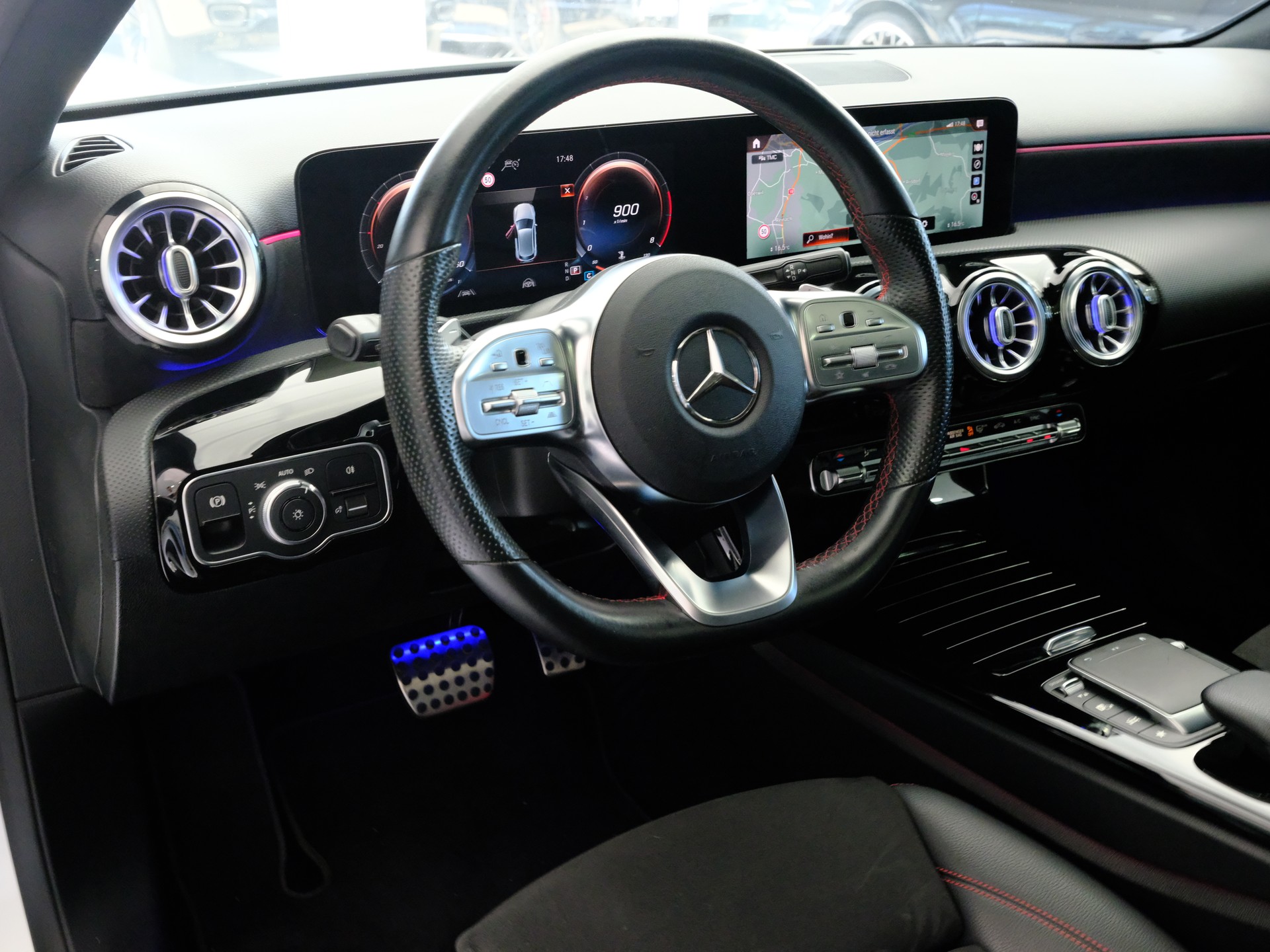MERCEDES-BENZ A 180 AMG Line 7G-DCT-image-7
