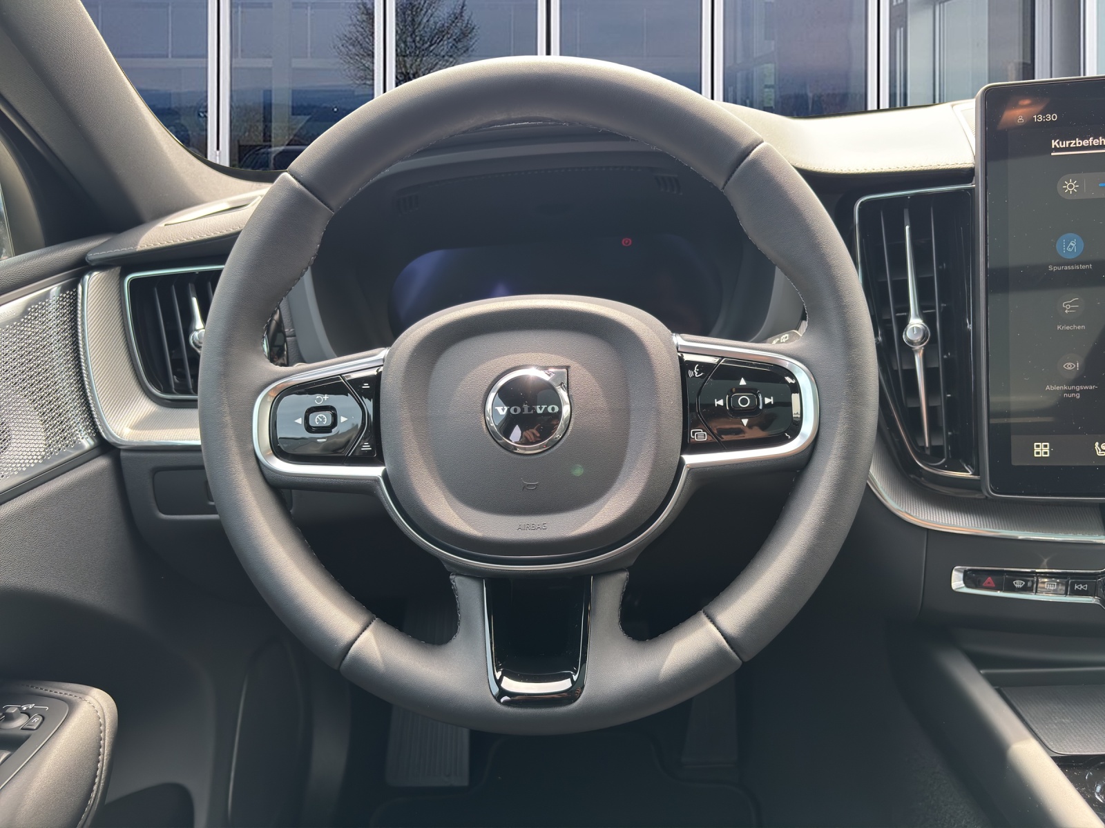 VOLVO XC60 2.0 T8 TE Black Edition eAWD-image-11