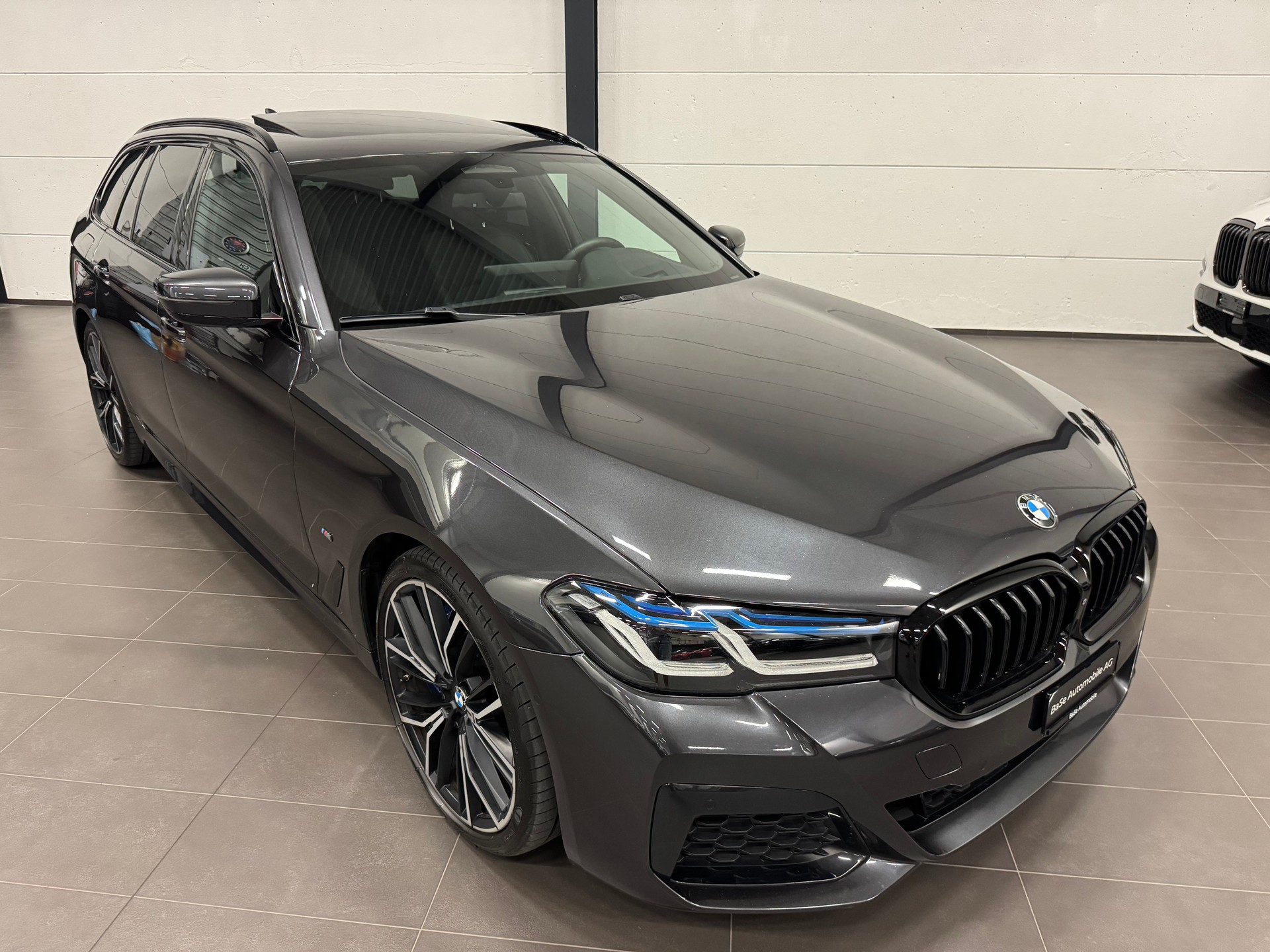 BMW 540d xDrive 48V Touring M Sport Steptronic-showroom-element-1