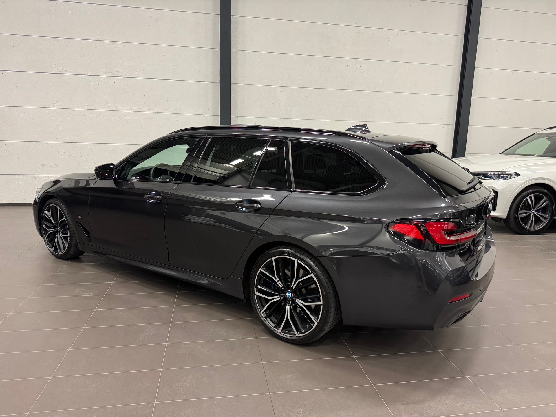 BMW 540d xDrive 48V Touring M Sport Steptronic-image-11