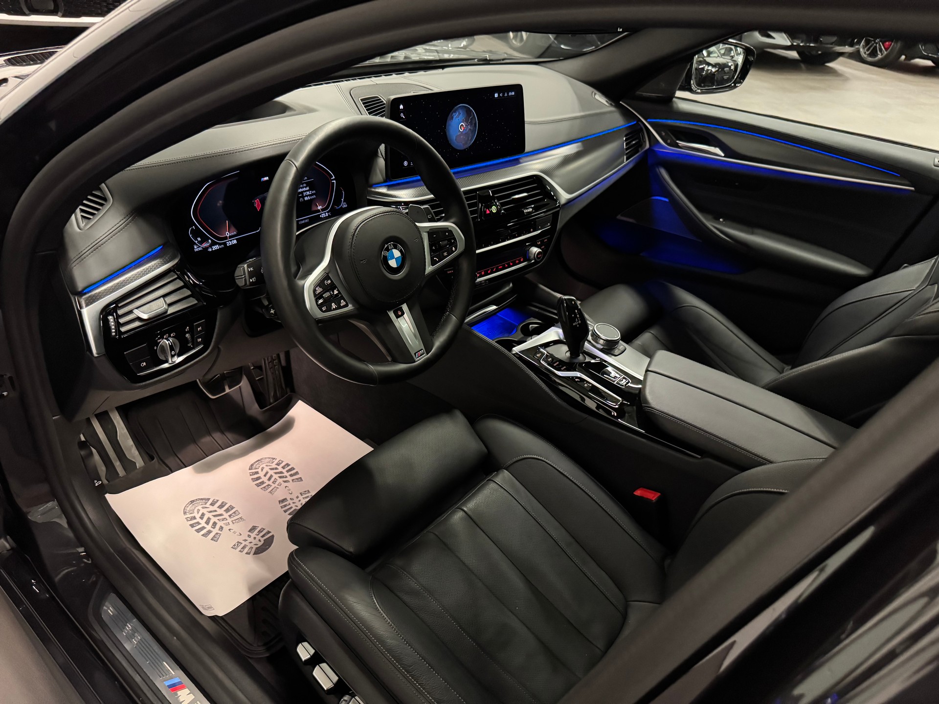 BMW 540d xDrive 48V Touring M Sport Steptronic-image-16