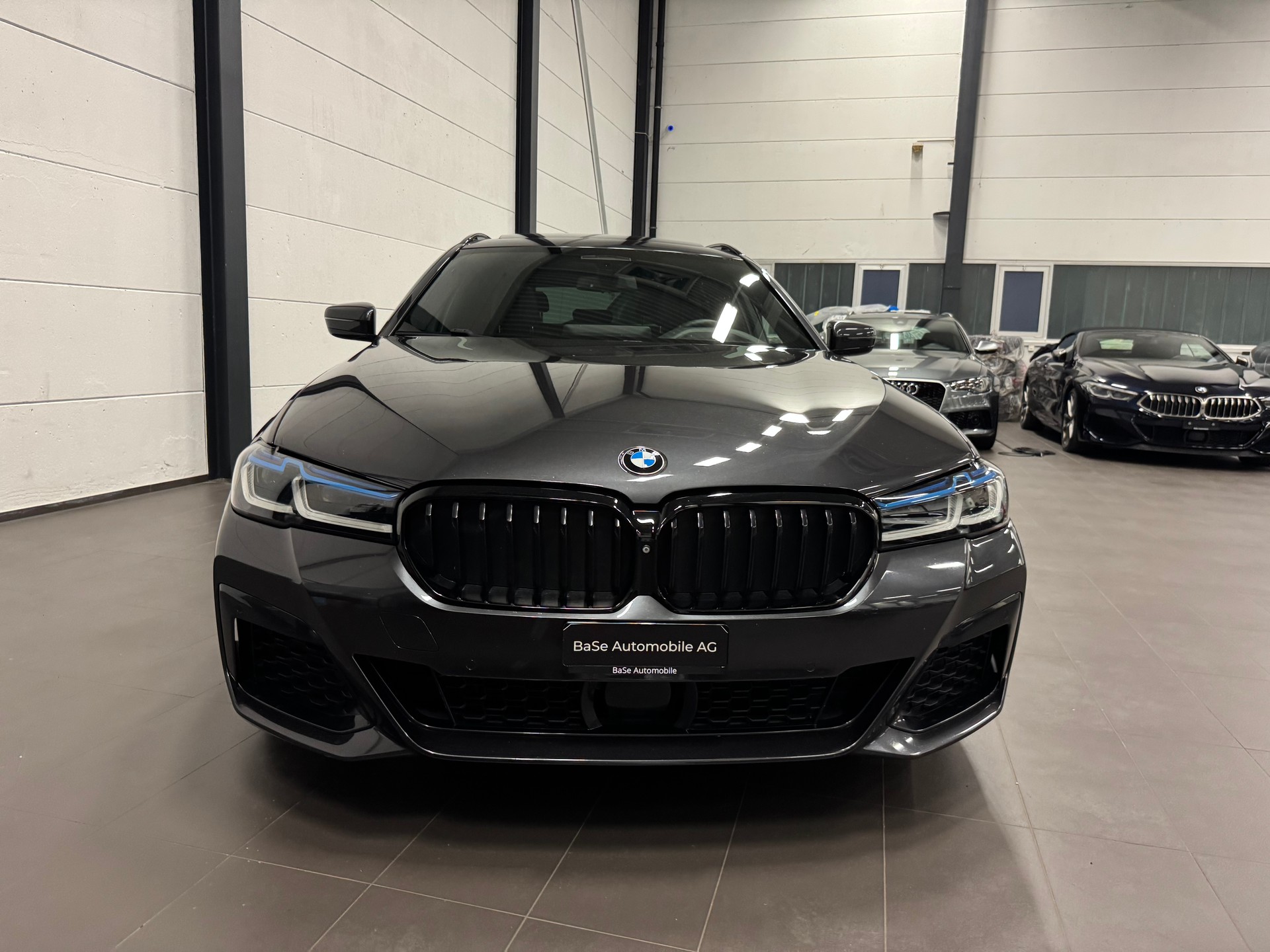 BMW 540d xDrive 48V Touring M Sport Steptronic-image-6