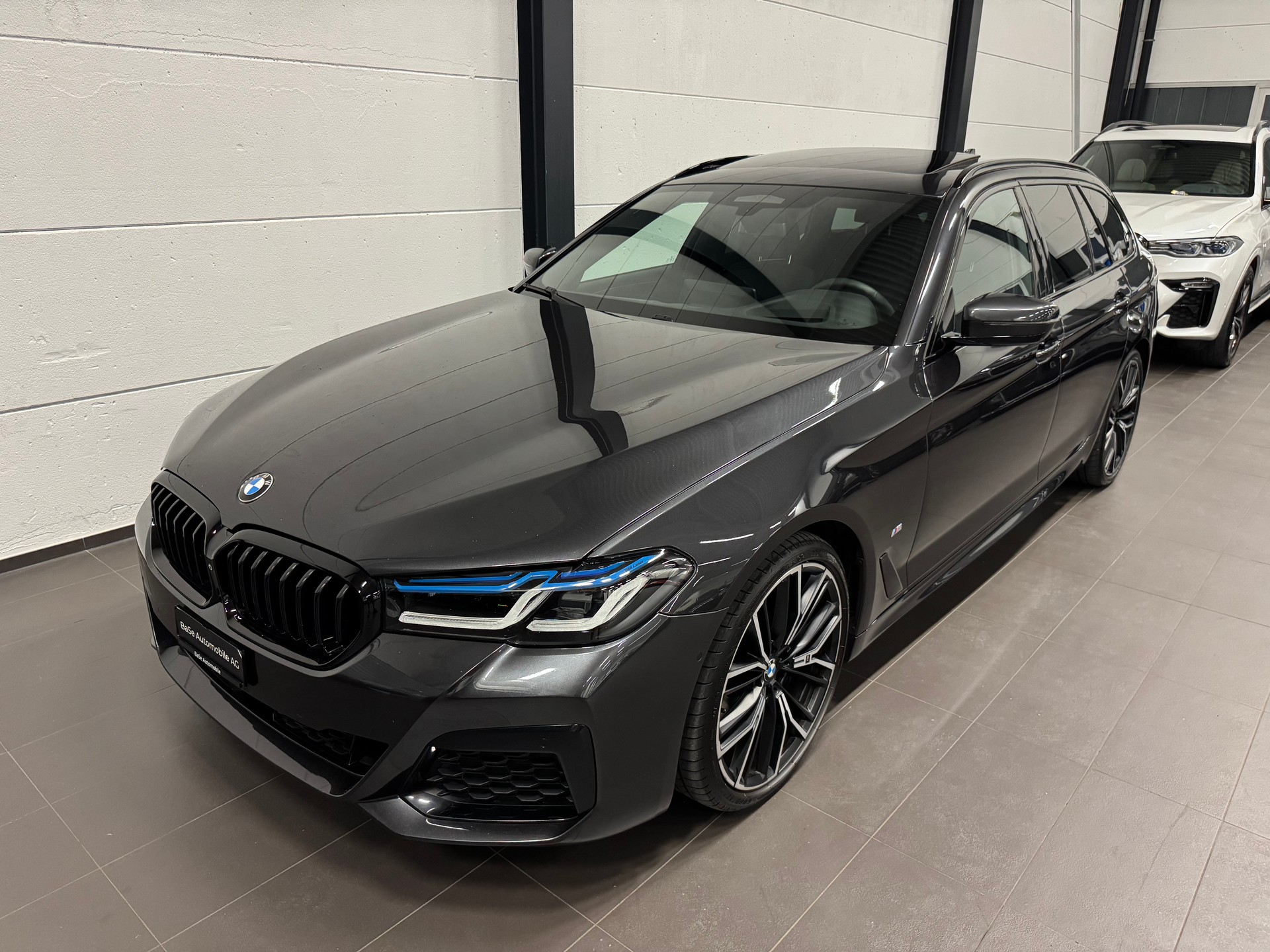 BMW 540d xDrive 48V Touring M Sport Steptronic-showroom-element-2
