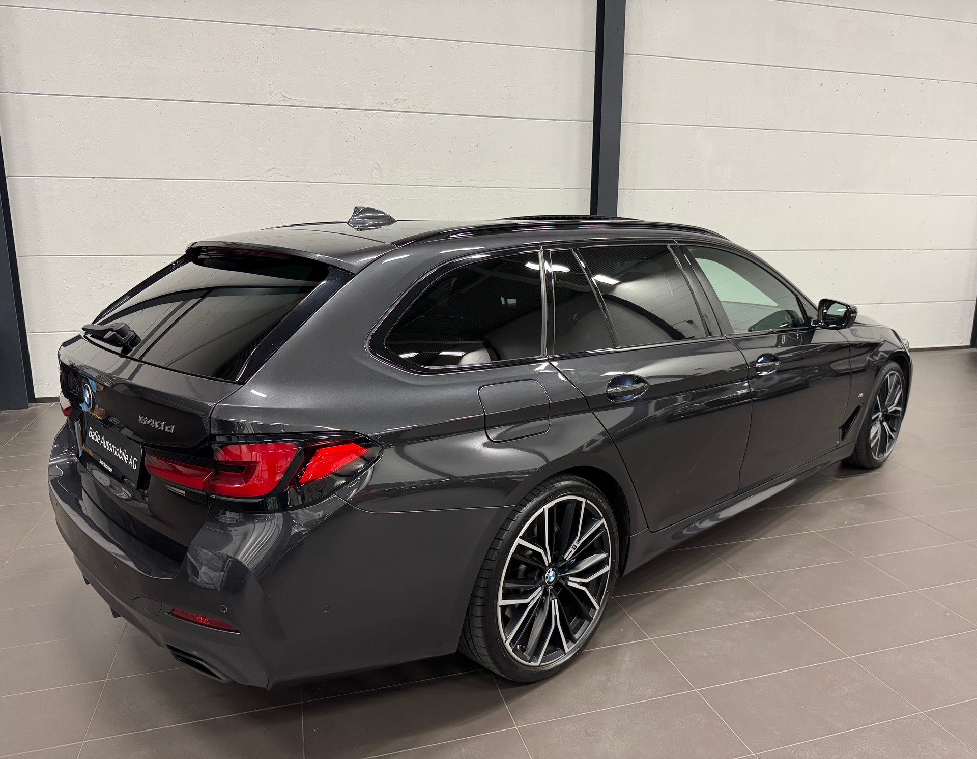 BMW 540d xDrive 48V Touring M Sport Steptronic-image-10