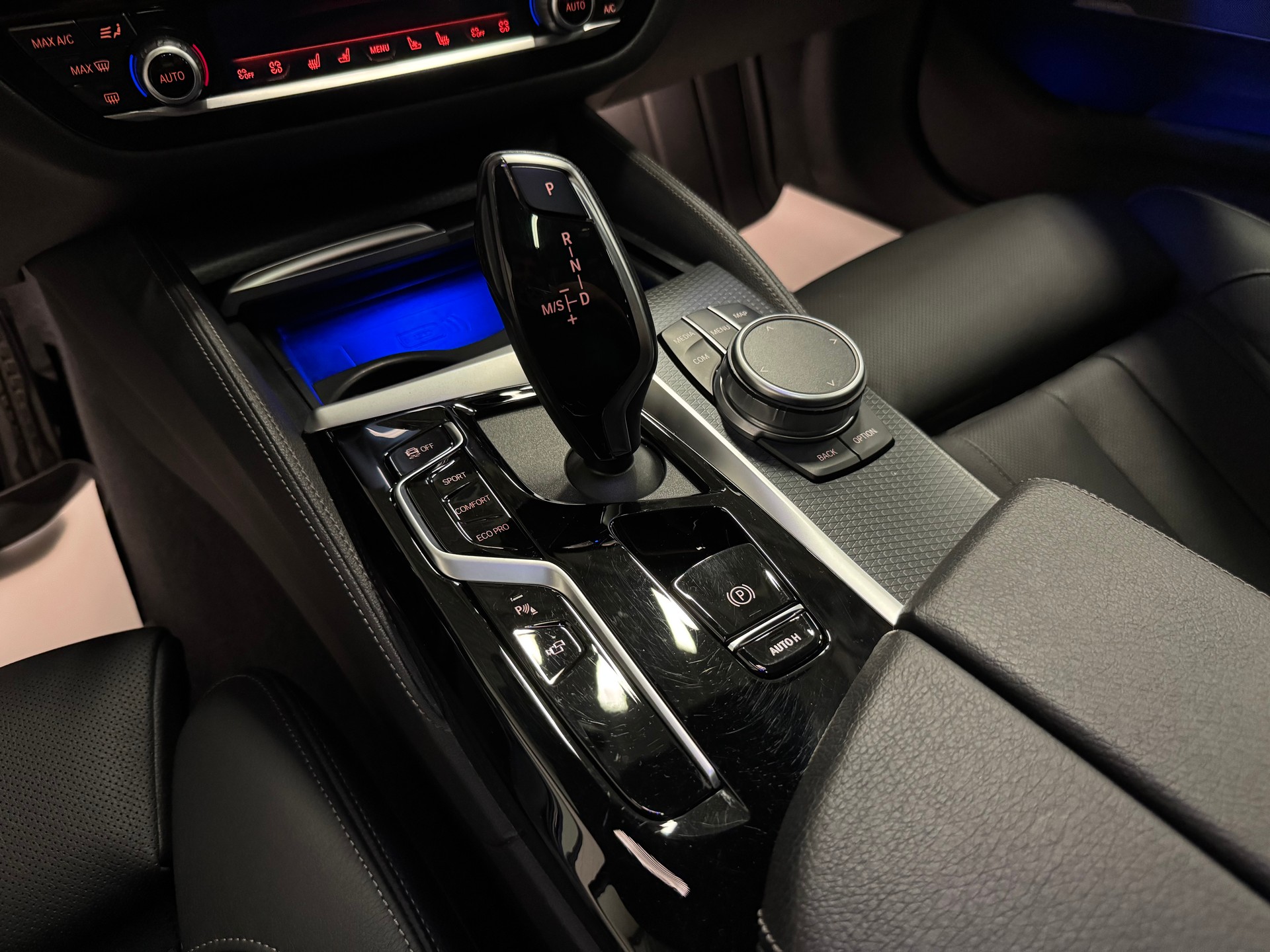 BMW 540d xDrive 48V Touring M Sport Steptronic-image-27