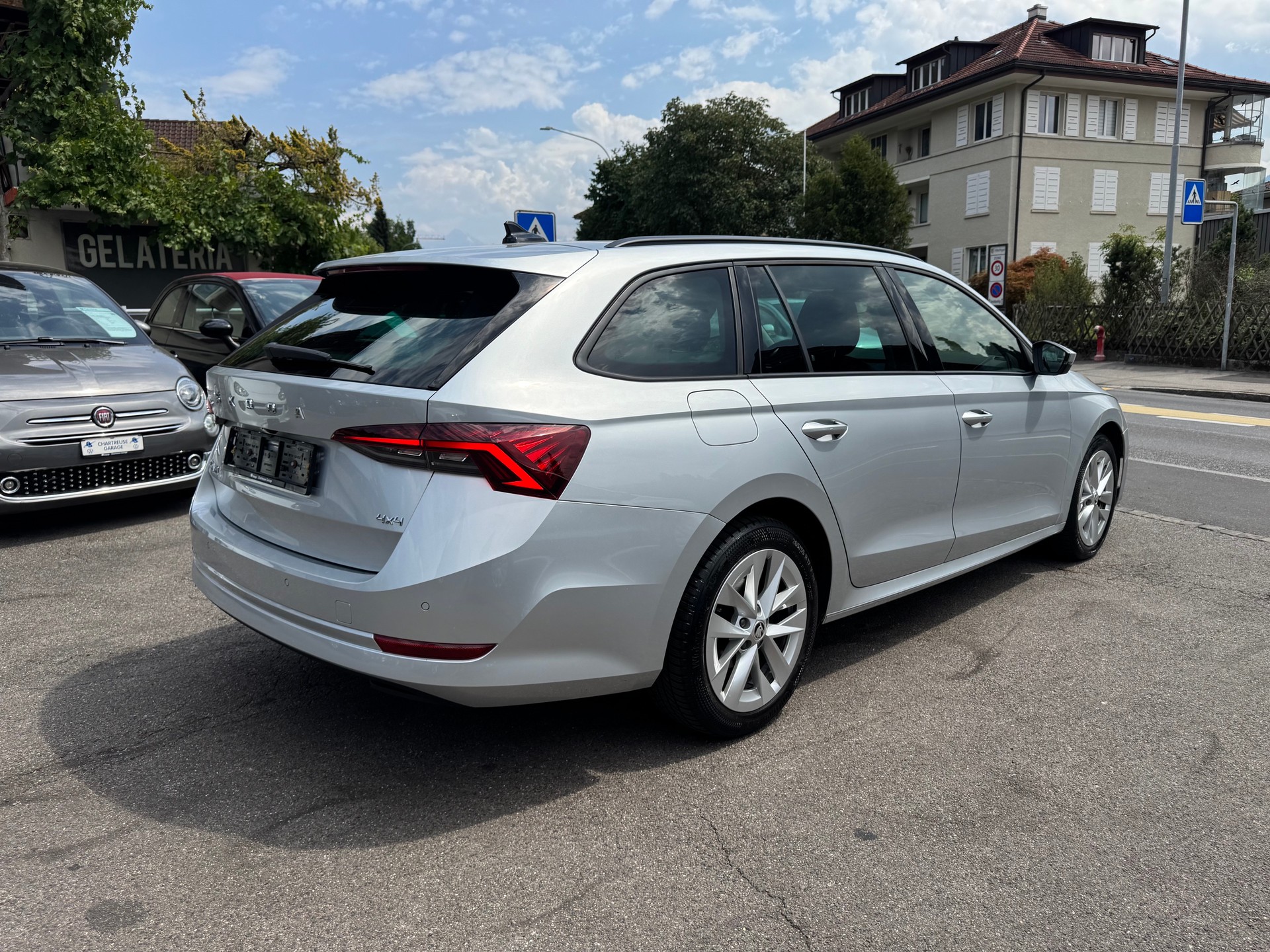 SKODA Octavia Combi 2.0 TDI DSG Ambition 4x4-image-5