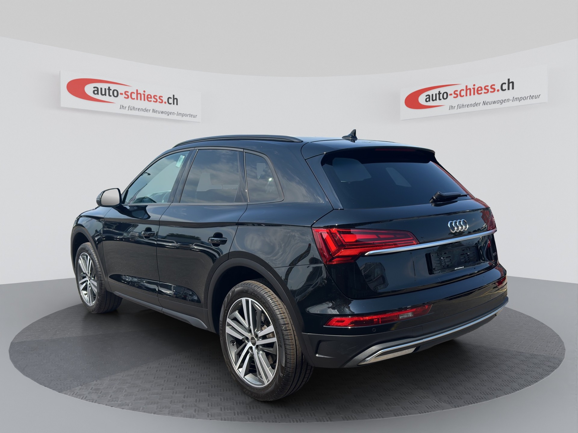 AUDI Q5 40 TDI quattro S-tronic-showroom-element-2