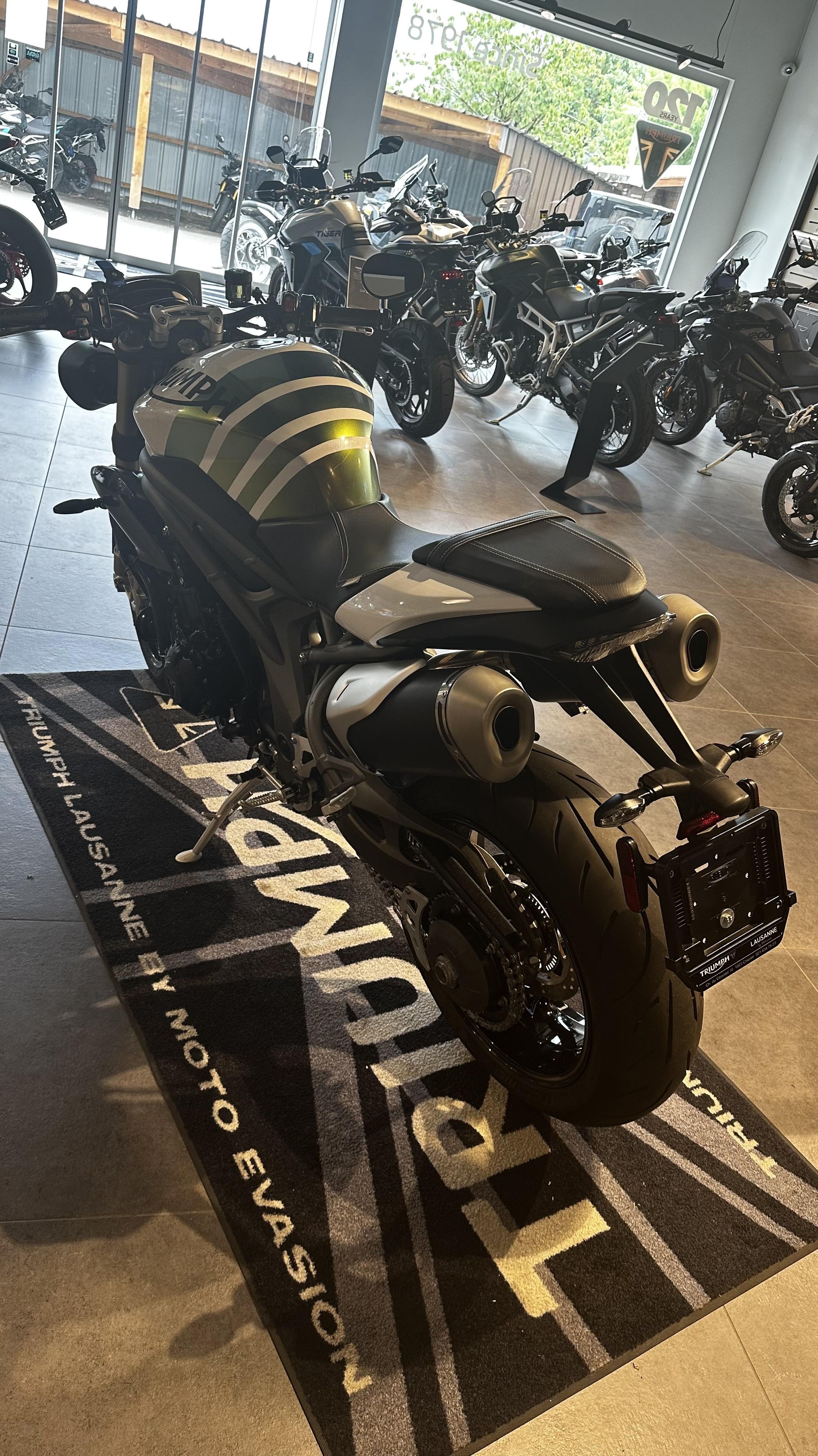 TRIUMPH Speed Triple S 1050 ABS-image-3