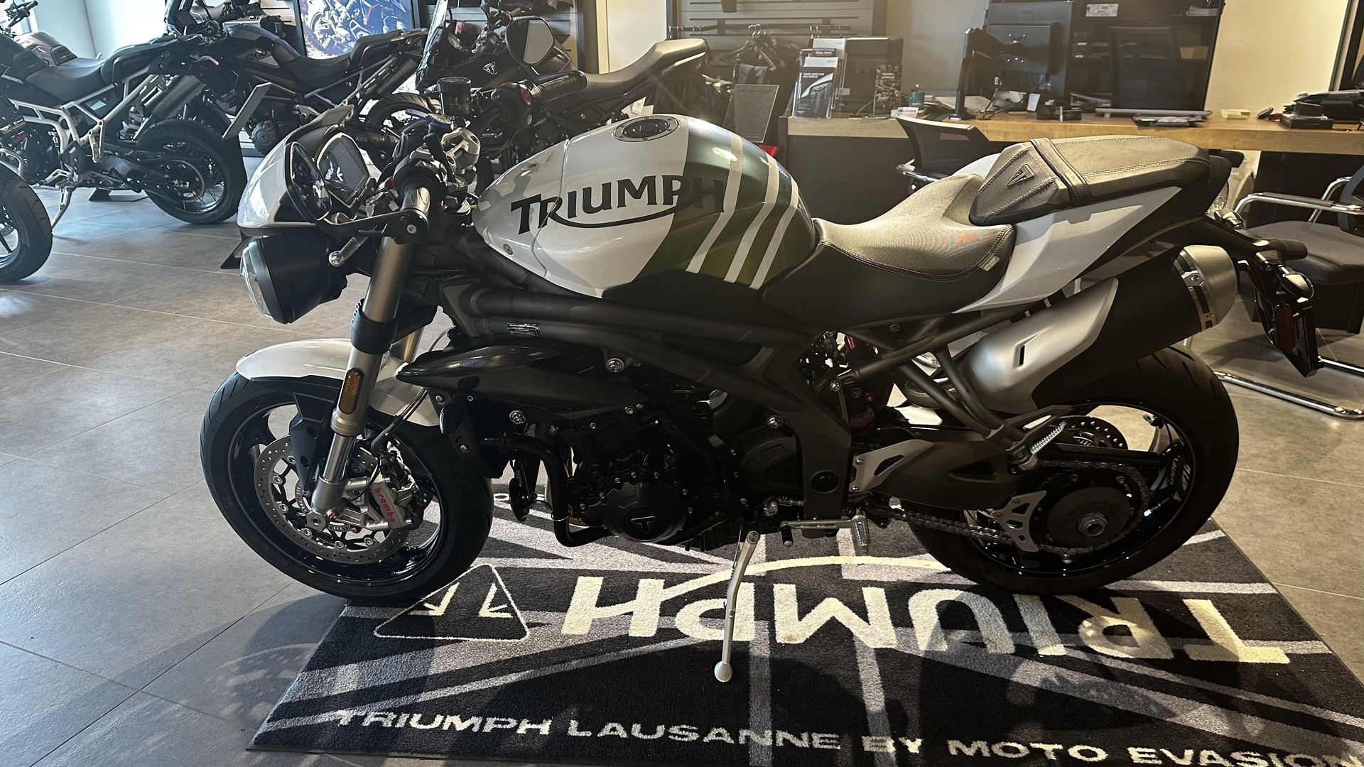 TRIUMPH Speed Triple S 1050 ABS-image-1