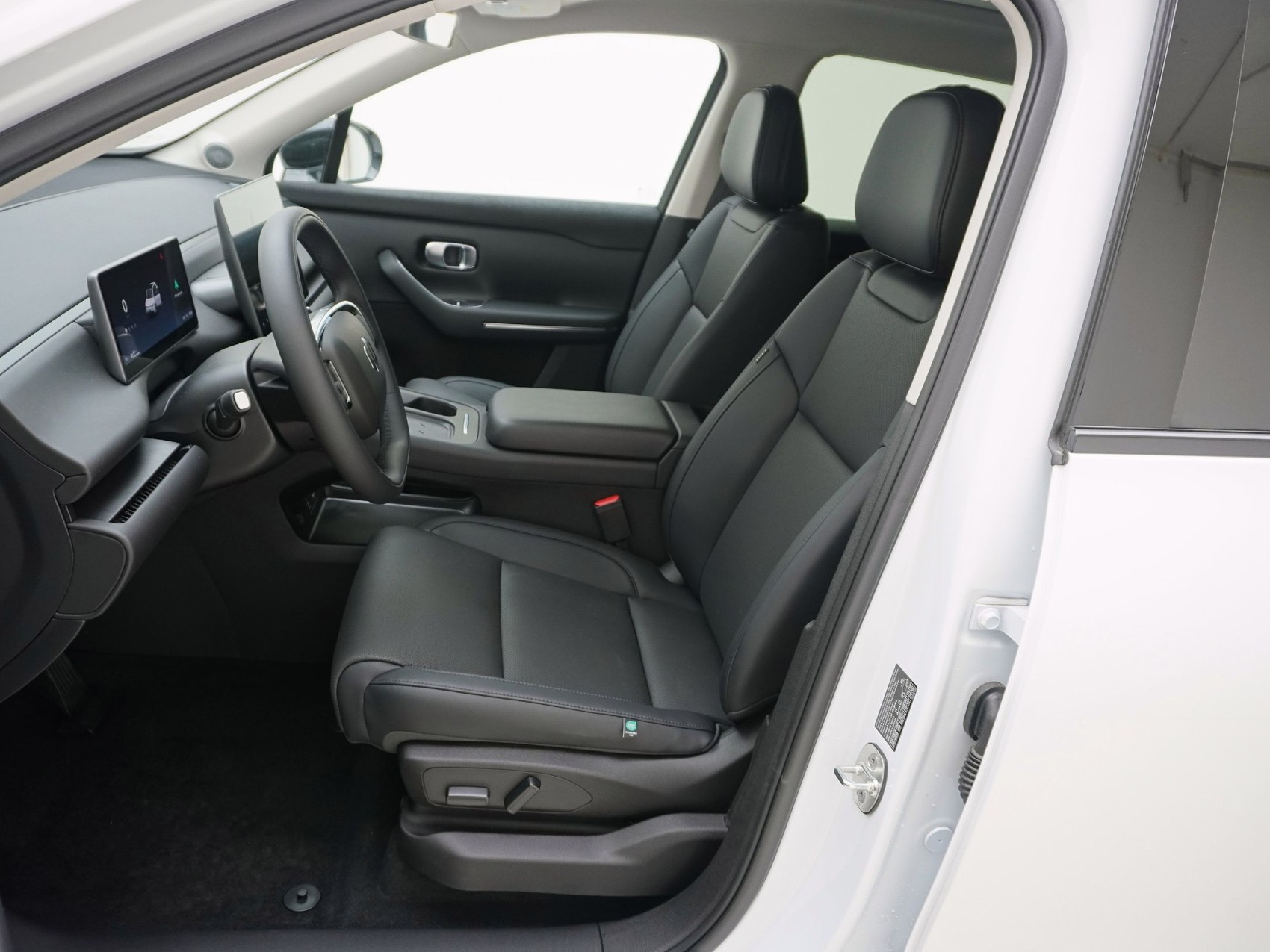 LEAPMOTOR C10 Design Pro MAX AWD-image-11