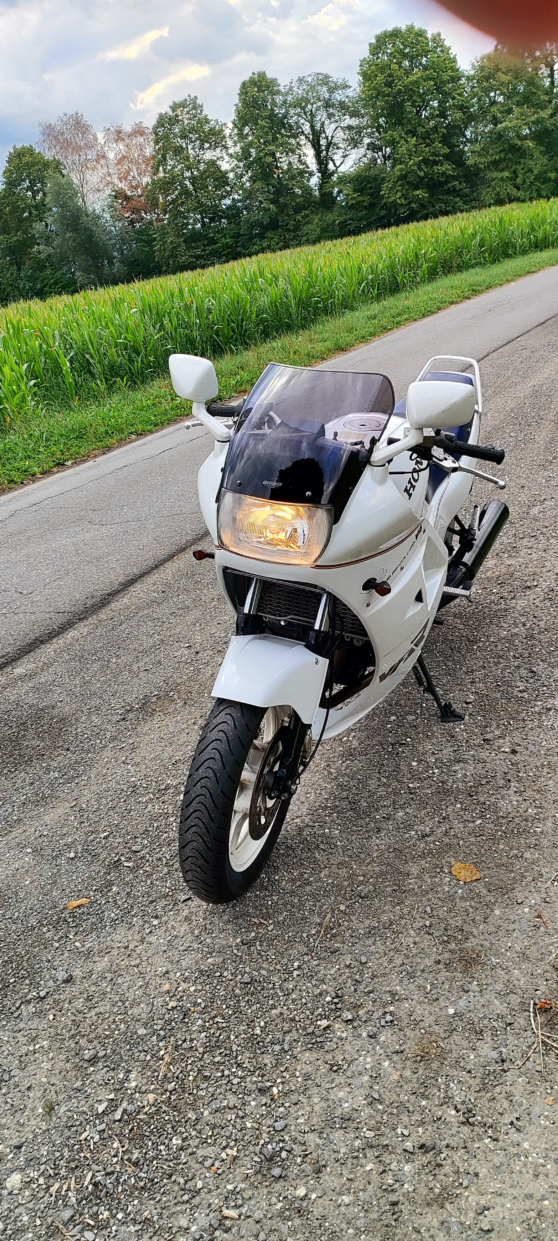 HONDA VFR 750 F G/H-image-1