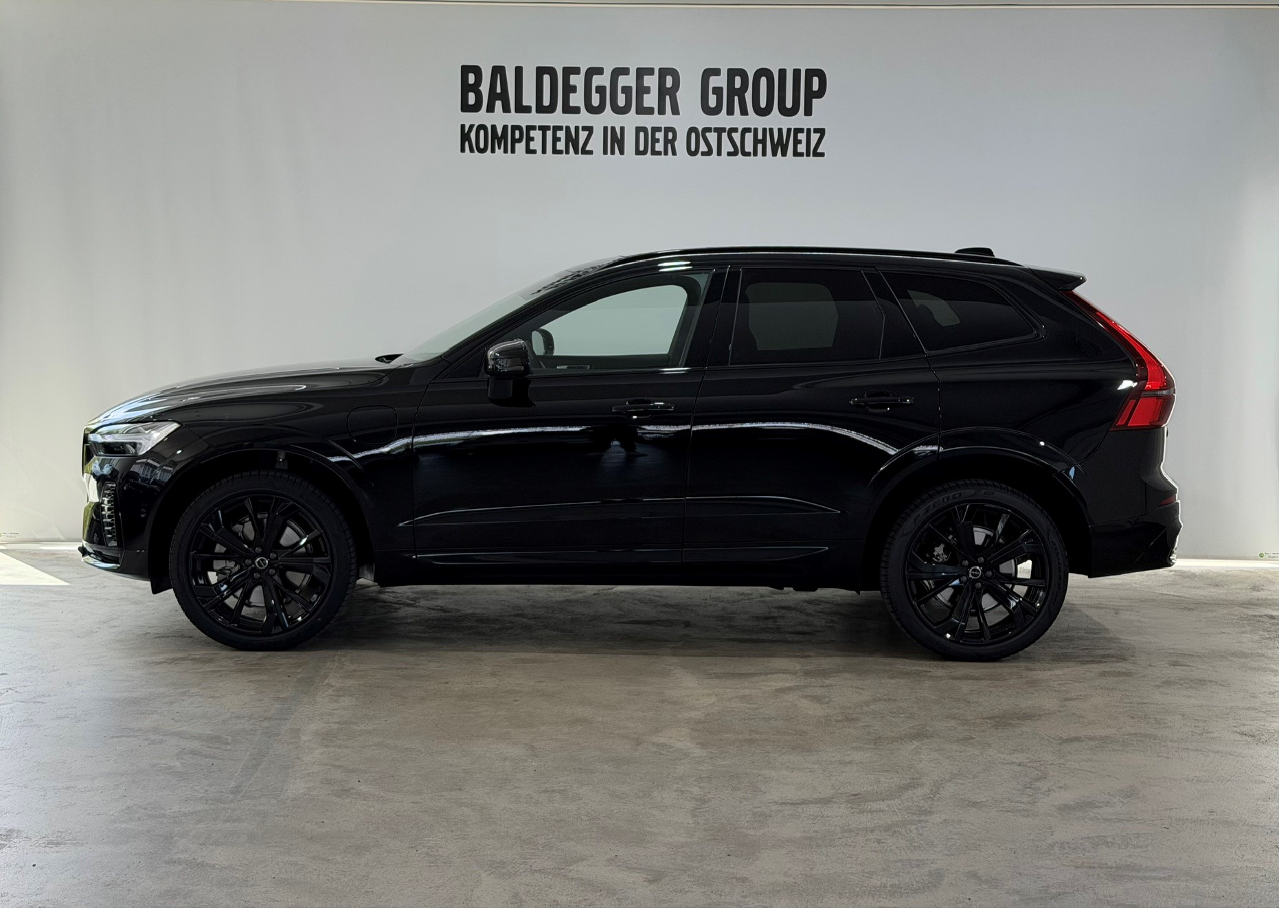 VOLVO XC60 2.0 T6 TE Black Edition e-showroom-element-1