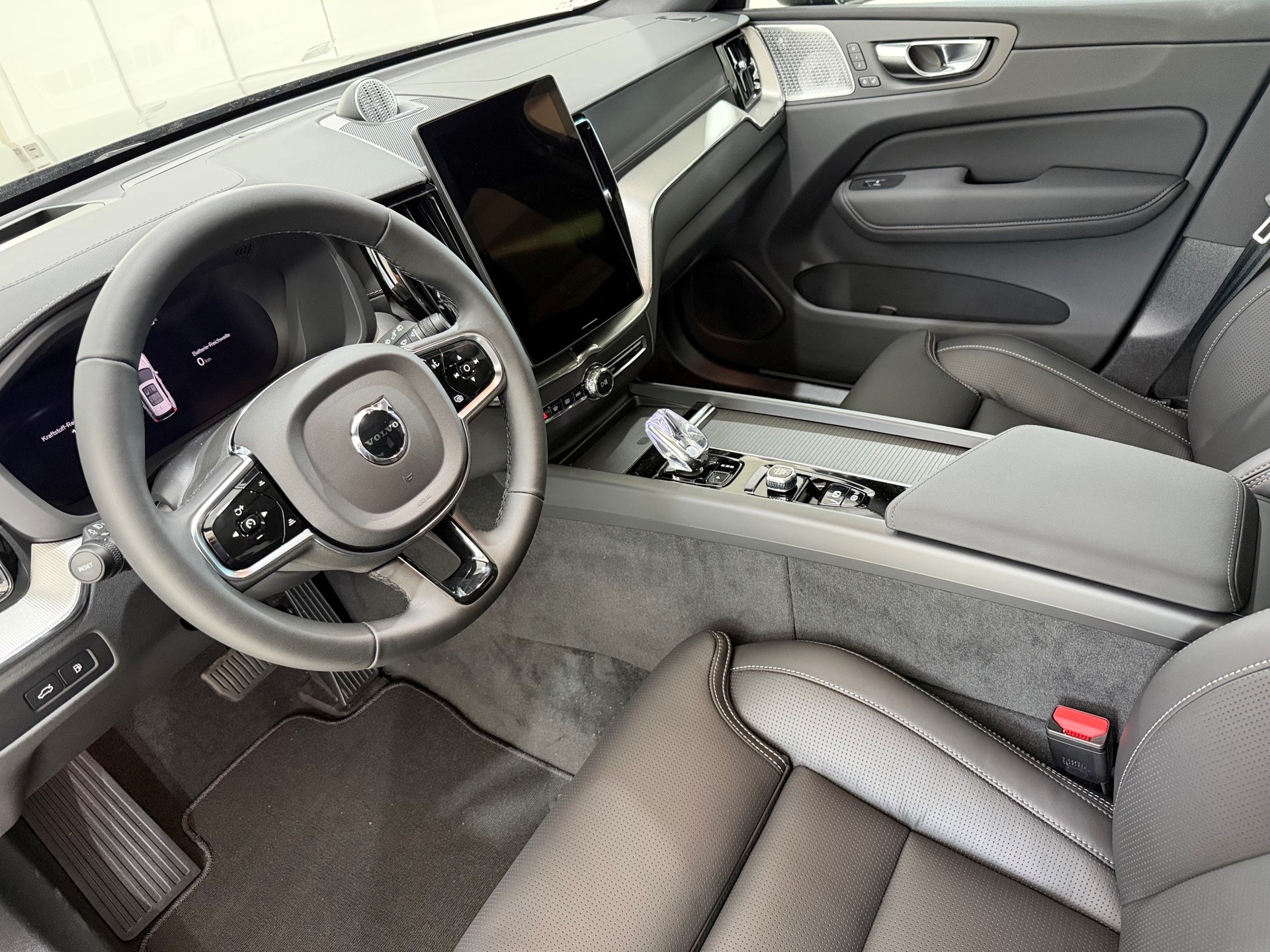 VOLVO XC60 2.0 T6 TE Black Edition e-showroom-element-3