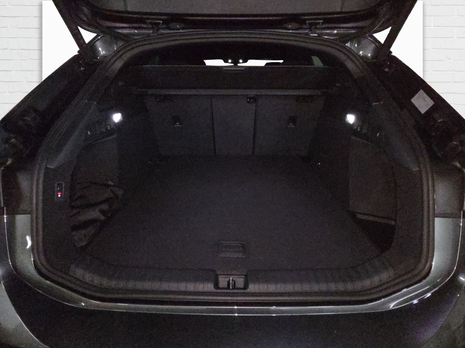 AUDI A6 Avant e-tron quattro-image-8
