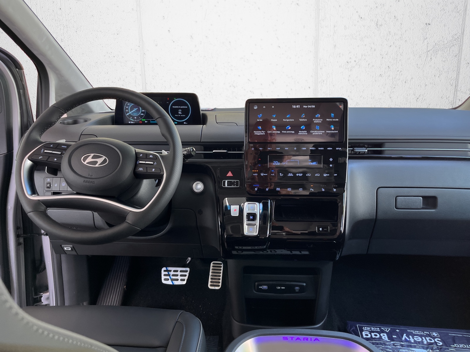 HYUNDAI Staria Premium 1.6 T-GDi HEV Vertex A-image-10