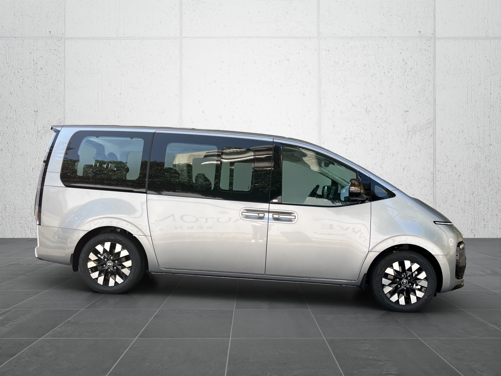 HYUNDAI Staria Premium 1.6 T-GDi HEV Vertex A-image-5