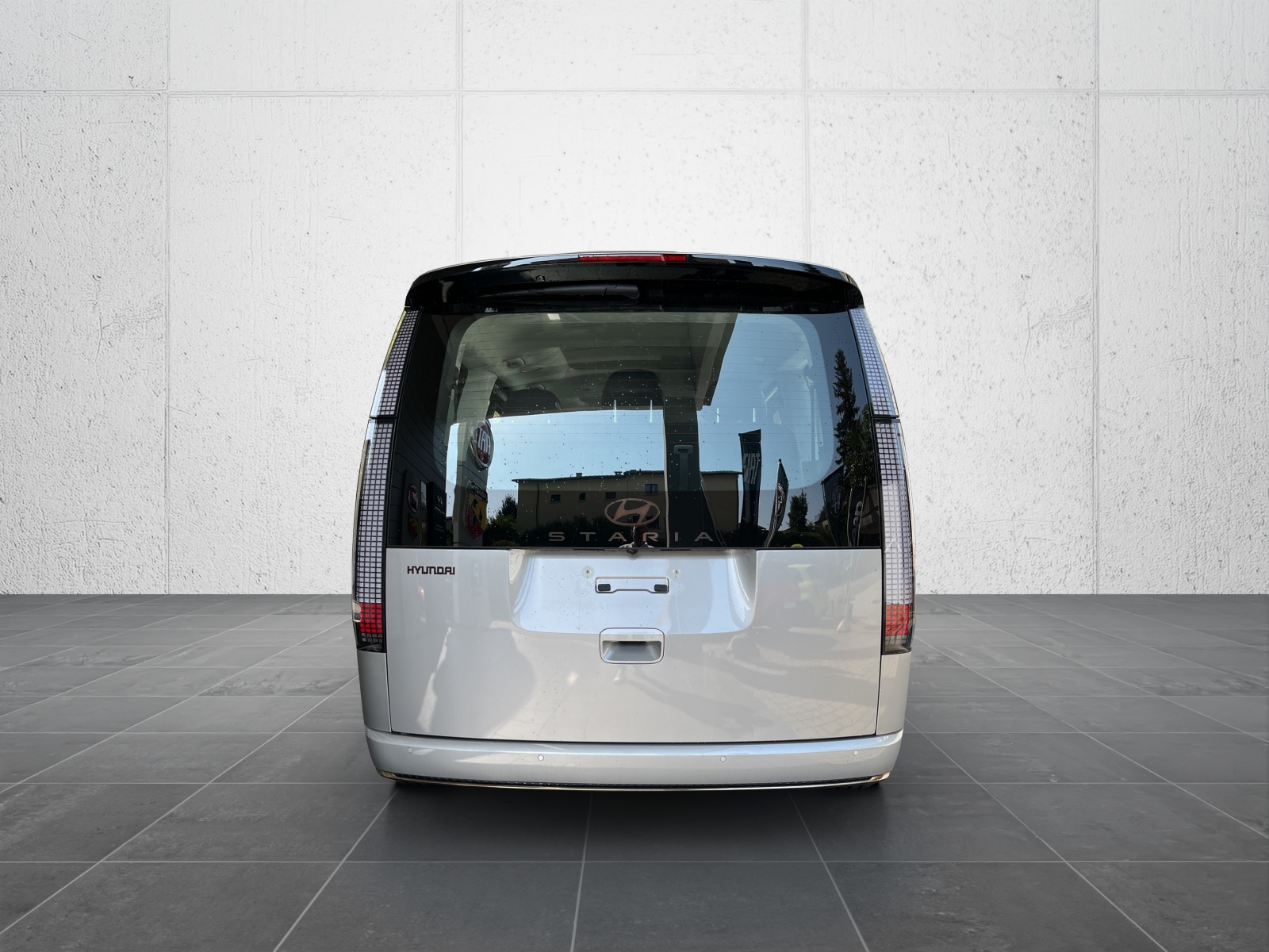 HYUNDAI Staria Premium 1.6 T-GDi HEV Vertex A-image-4