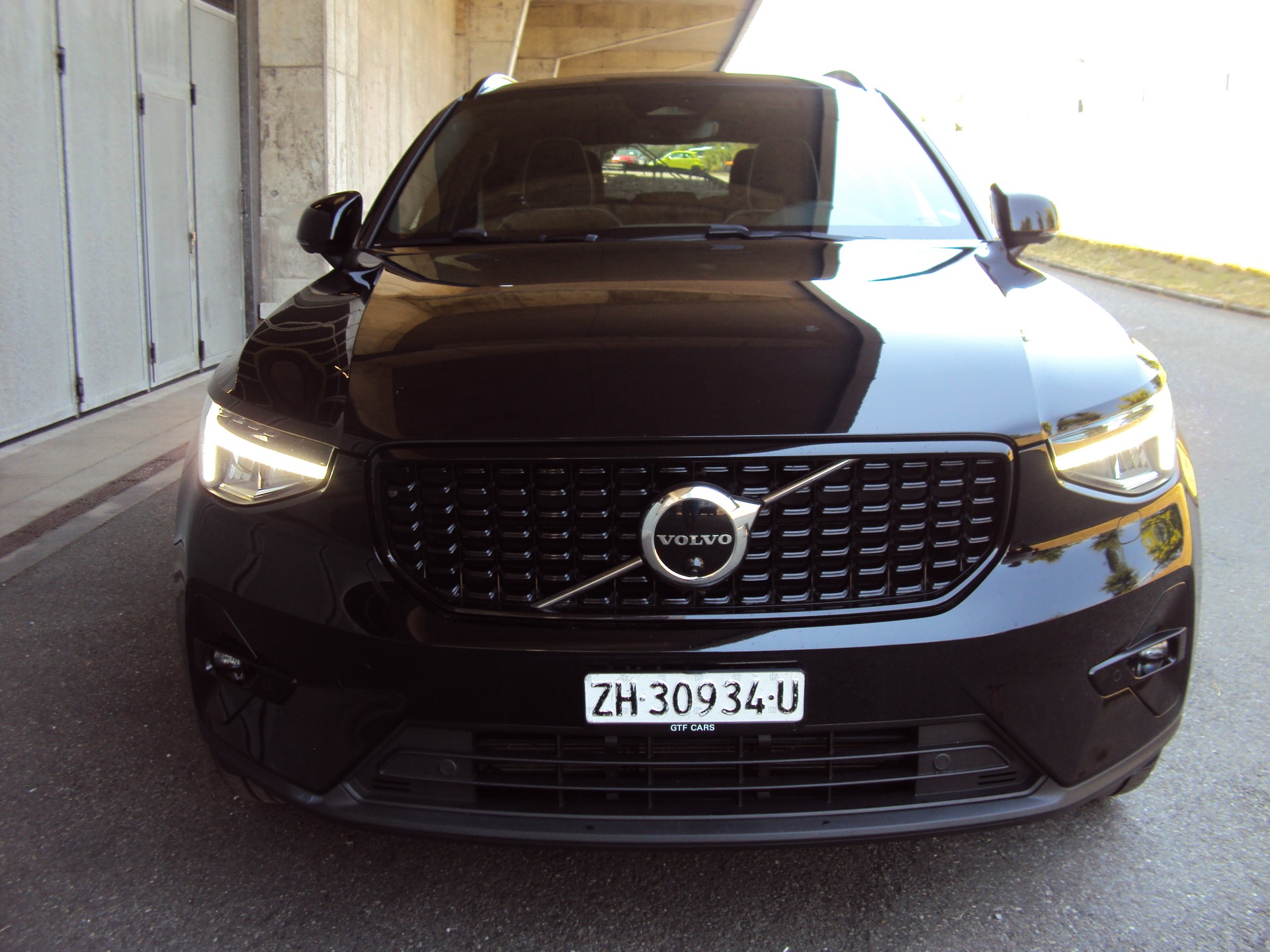VOLVO XC40 B4 Benzin Mild Hybrid AWD Ultim. Dark DCT-image-2