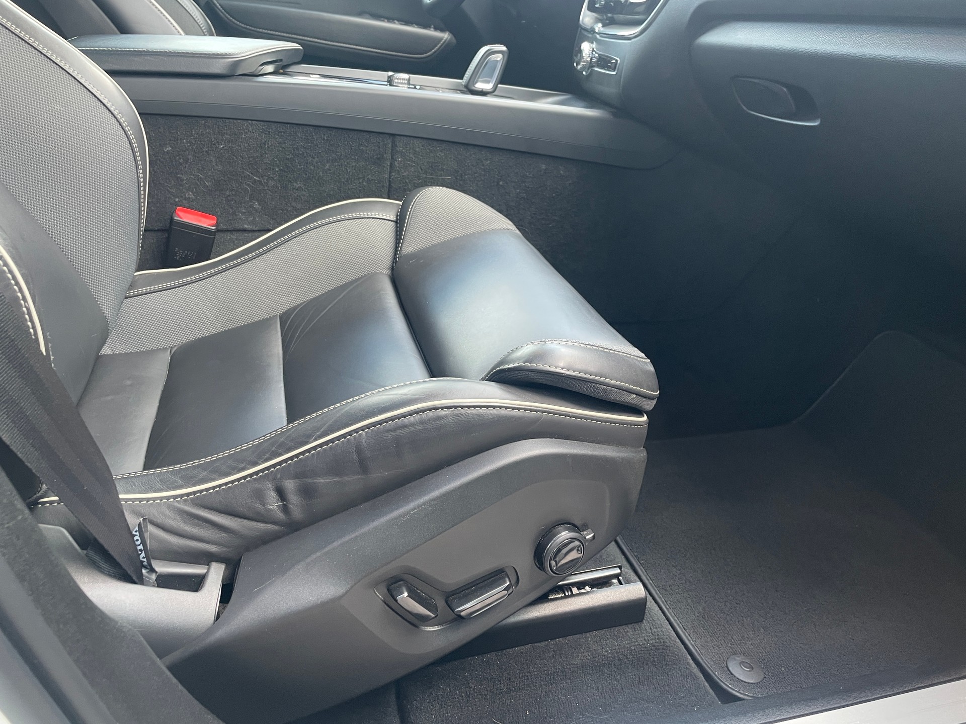 VOLVO XC60 T6 eAWD R-Design Geartronic-image-19