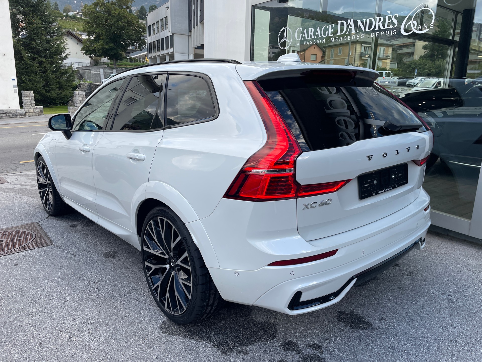 VOLVO XC60 T6 eAWD R-Design Geartronic-showroom-element-3