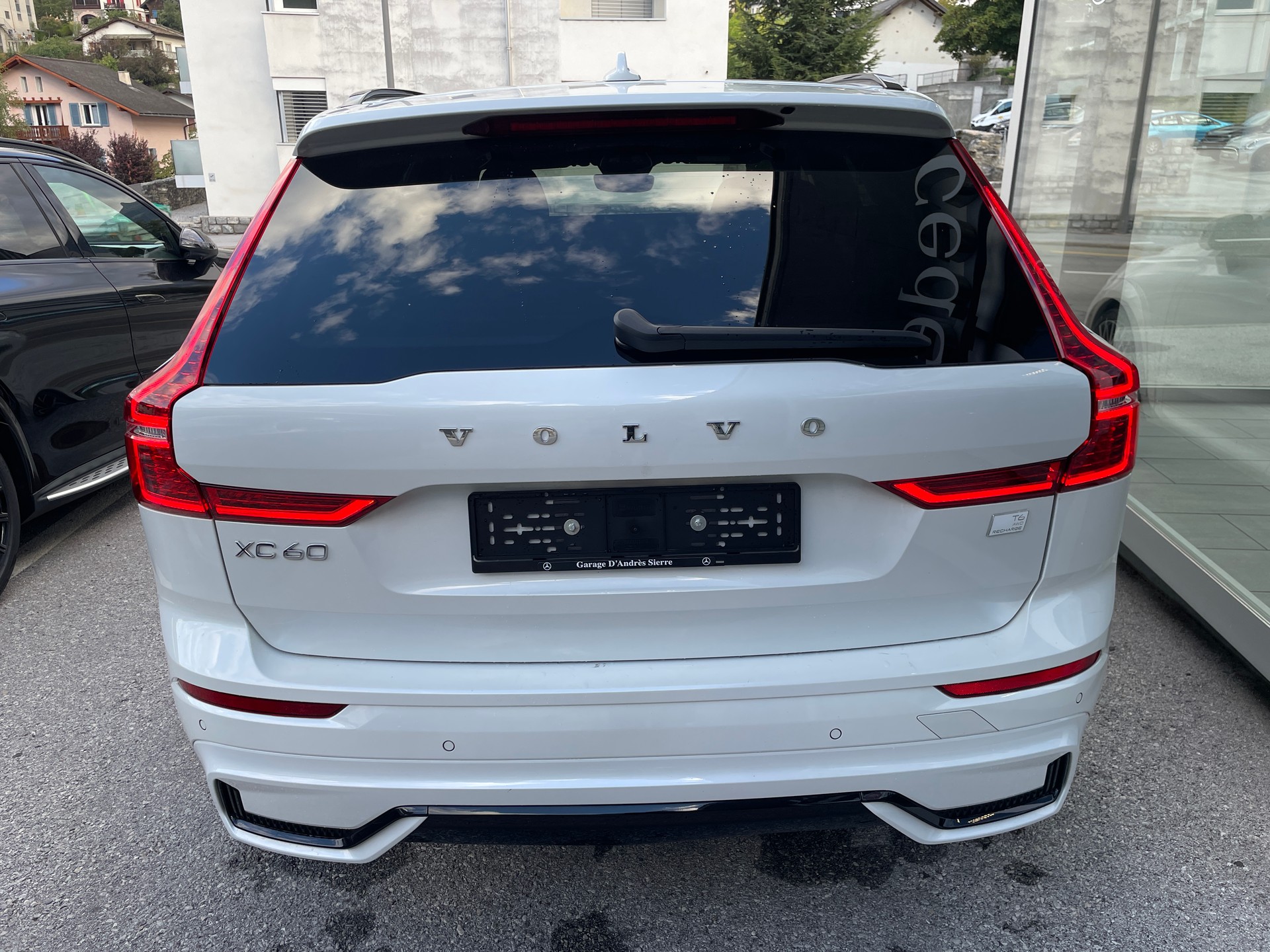 VOLVO XC60 T6 eAWD R-Design Geartronic-image-4
