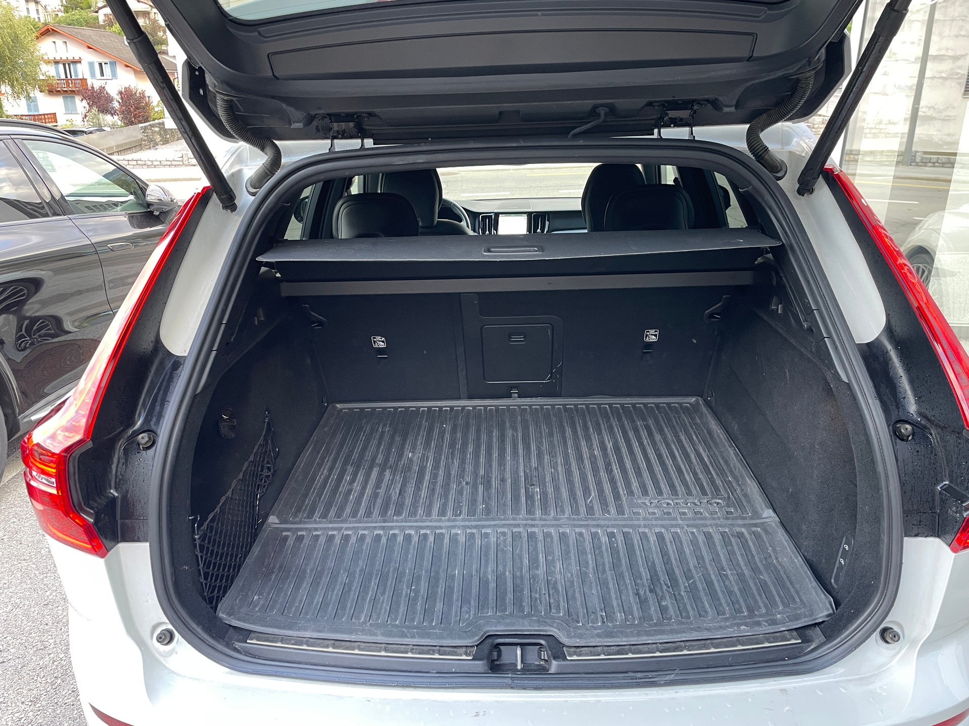 VOLVO XC60 T6 eAWD R-Design Geartronic-image-5