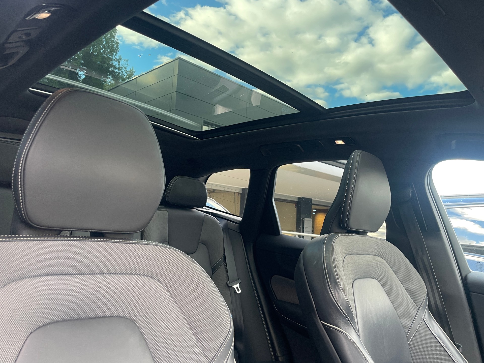 VOLVO XC60 T6 eAWD R-Design Geartronic-image-17