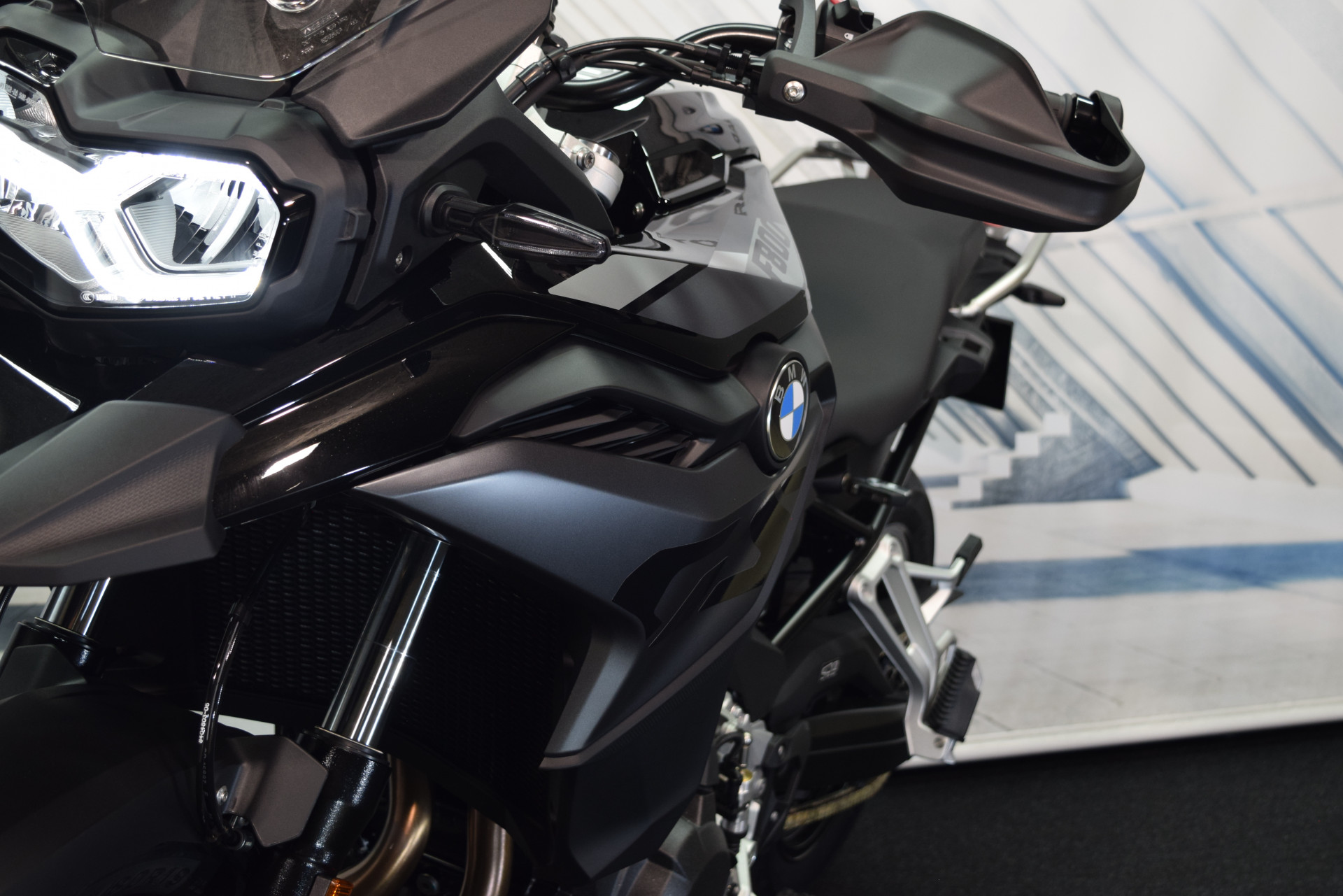 BMW F 800 GS Triple Black Tieferlegung - Sofort verfügbar!-image-9